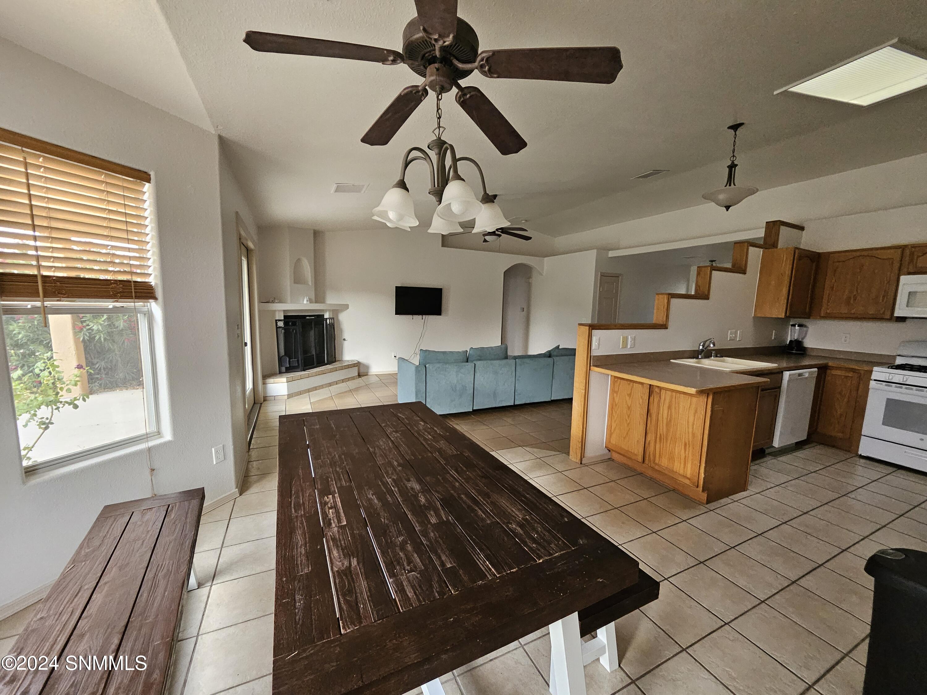 Las Cruces, New Mexico 88012, United States, 4 Bedrooms Bedrooms, ,2 BathroomsBathrooms,Residential,Active,56055