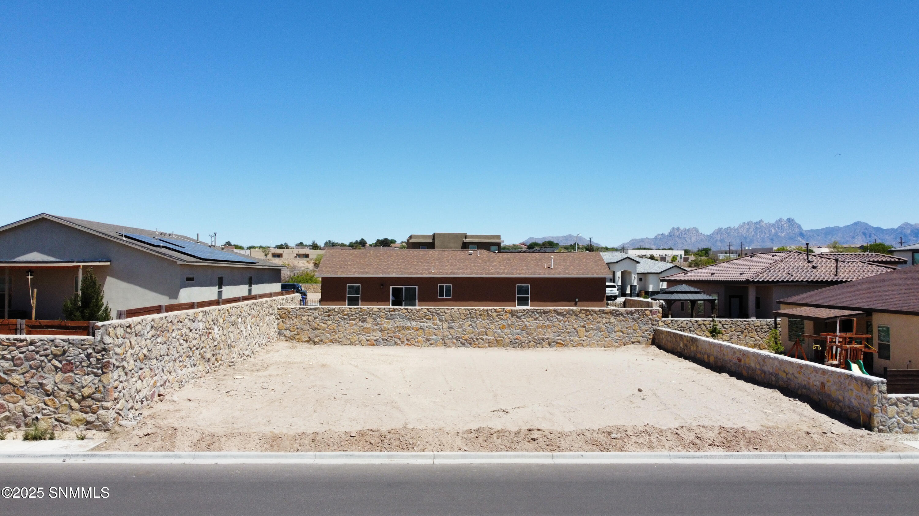 MLS: 2501197