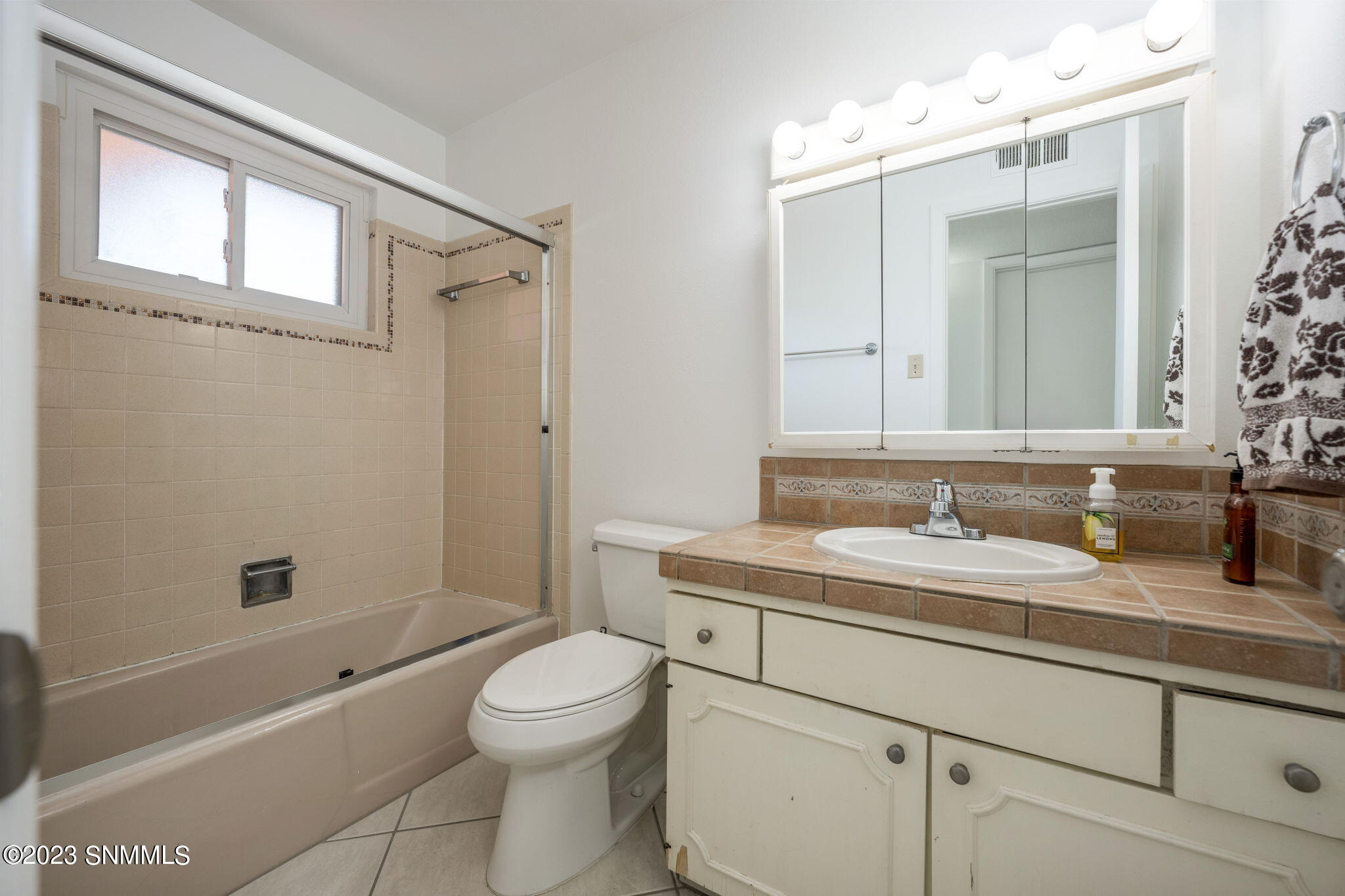 Las Cruces, New Mexico 88011, United States, 3 Bedrooms Bedrooms, ,2 BathroomsBathrooms,Residential,Pending,68864