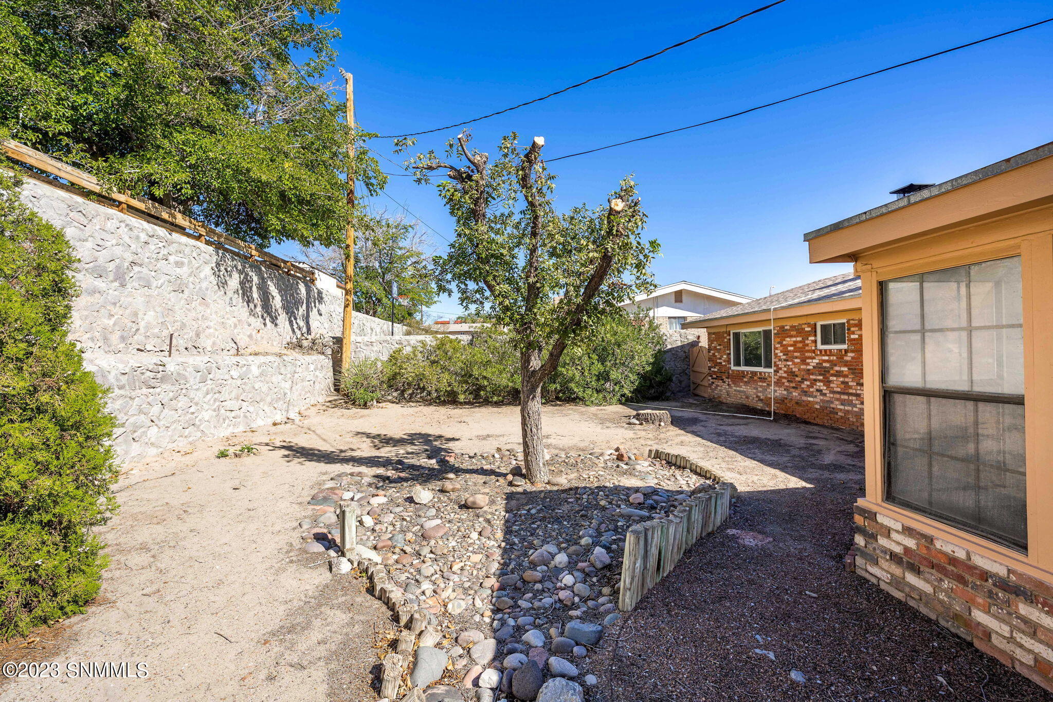 Las Cruces, New Mexico 88011, United States, 3 Bedrooms Bedrooms, ,2 BathroomsBathrooms,Residential,Pending,68864