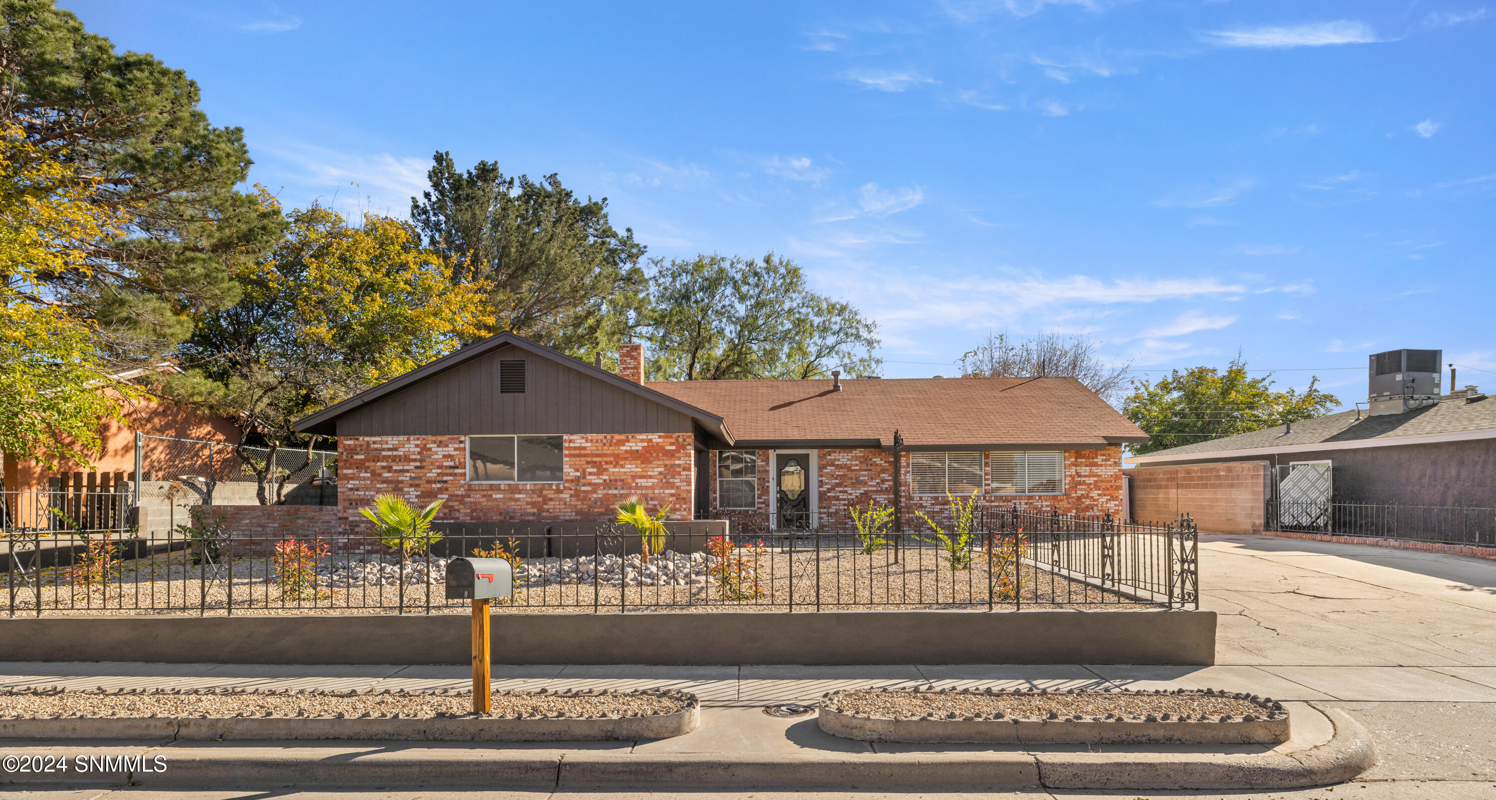 1620 Country Club Circle, Las Cruces, New Mexico image 1