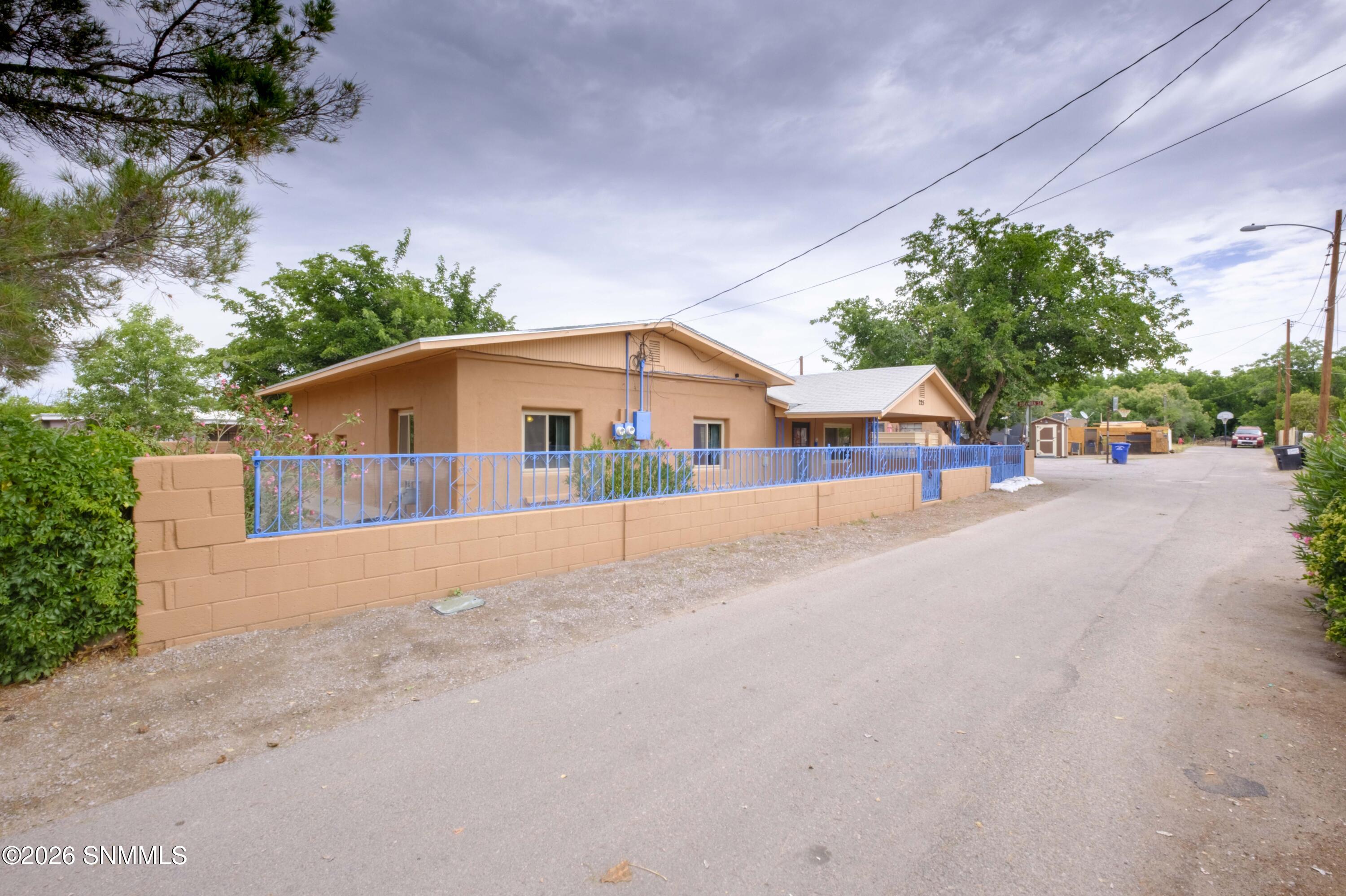 225 E Savannah Road - Photo 3