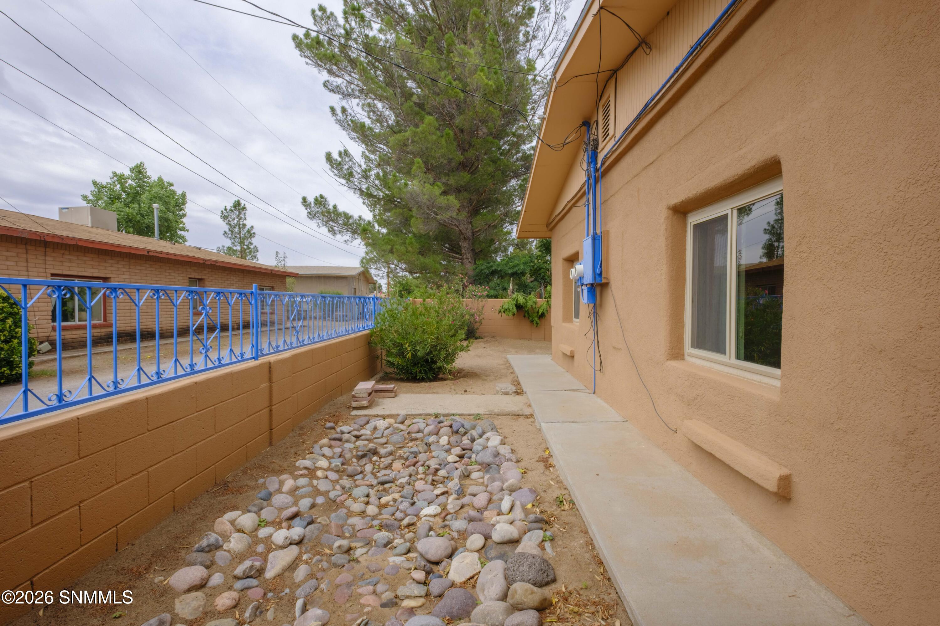 225 E Savannah Road - Photo 4