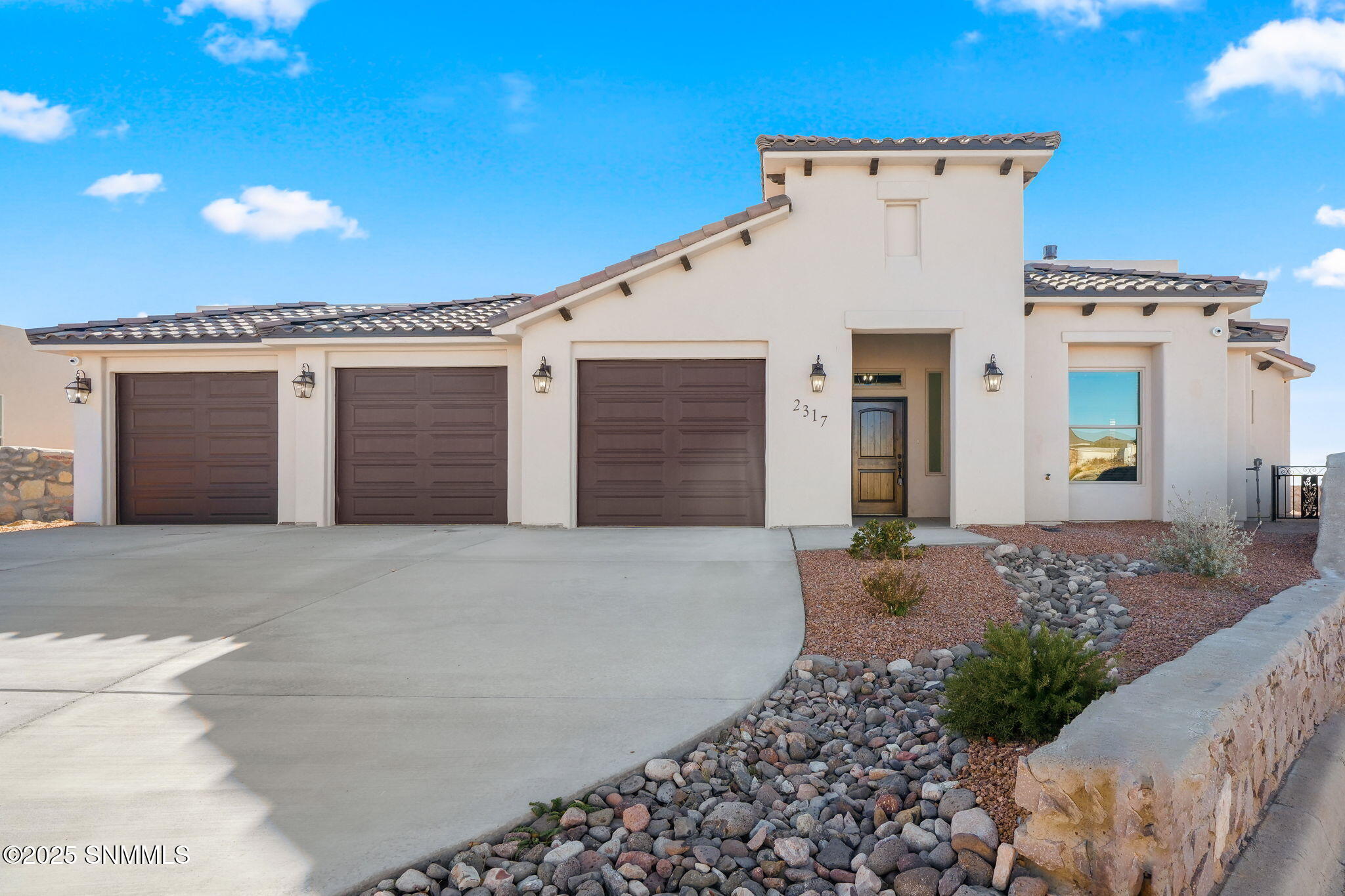 2317 Flintstone Loop, Las Cruces, New Mexico image 2