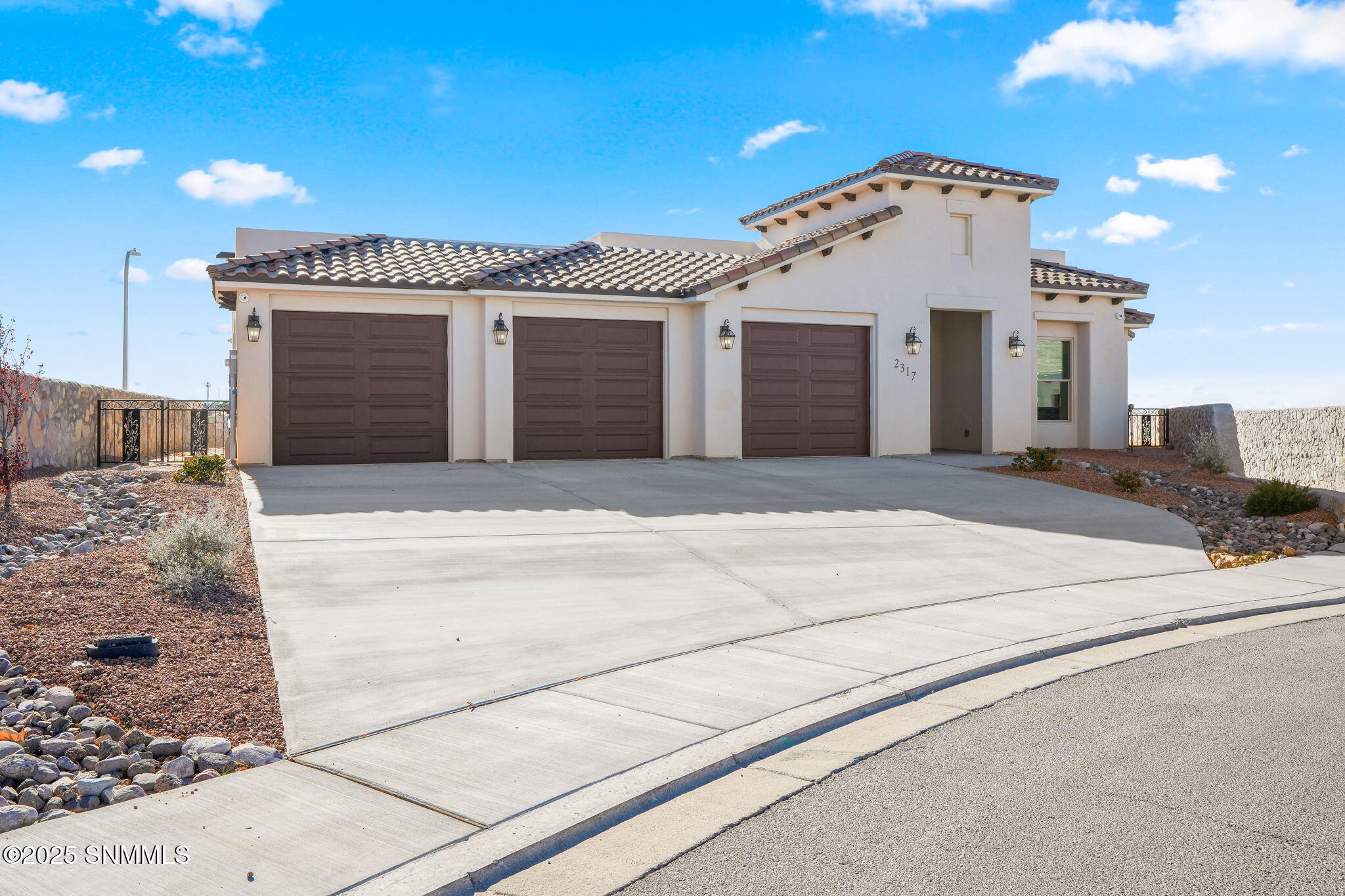 2317 Flintstone Loop, Las Cruces, New Mexico image 3
