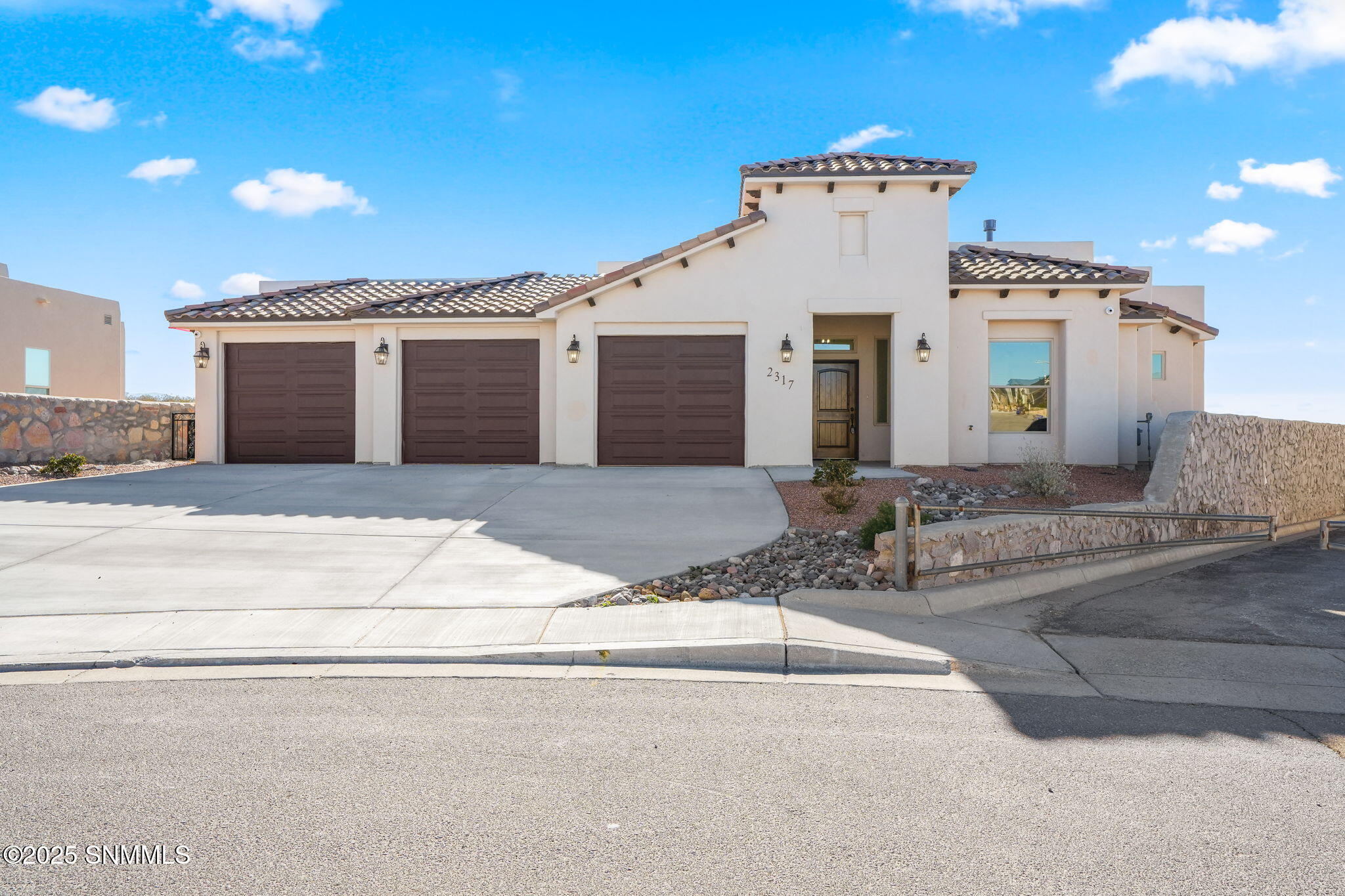 2317 Flintstone Loop, Las Cruces, New Mexico image 1