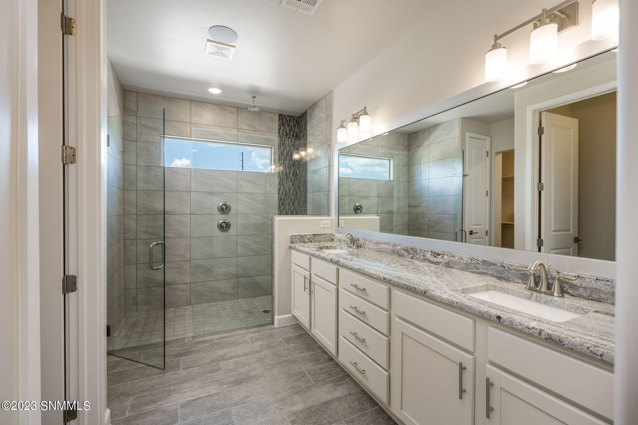 Las Cruces, New Mexico 88012, United States, 4 Bedrooms Bedrooms, ,3 BathroomsBathrooms,Residential,Pending,71258