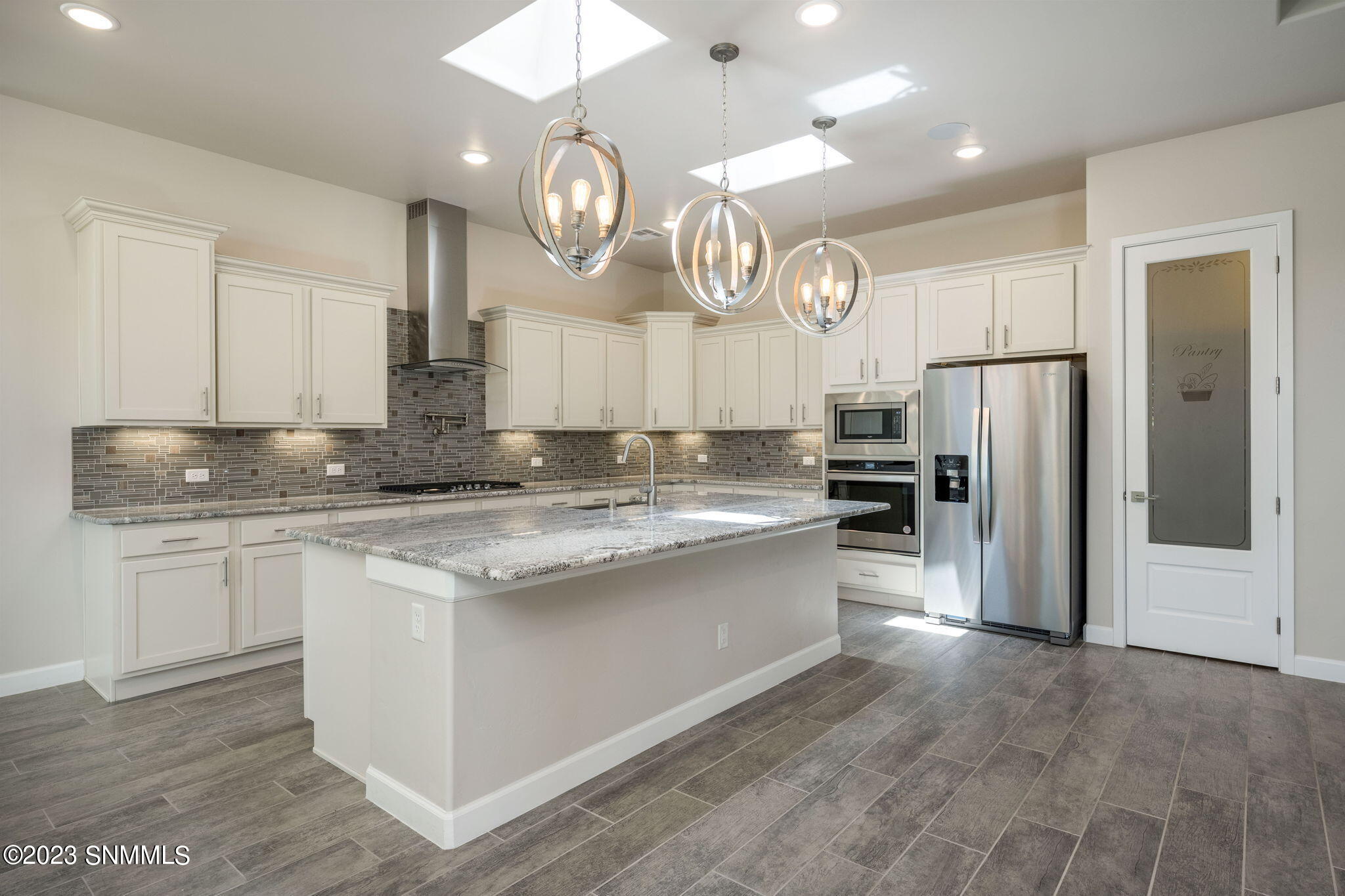 Las Cruces, New Mexico 88012, United States, 4 Bedrooms Bedrooms, ,3 BathroomsBathrooms,Residential,Pending,71258