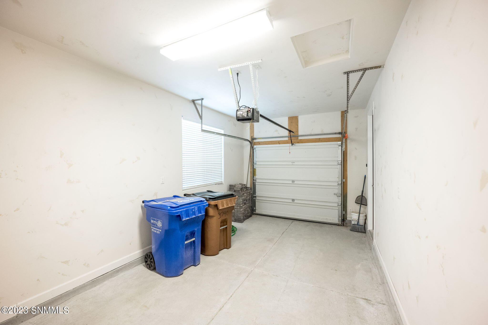 Las Cruces, New Mexico 88012, United States, 4 Bedrooms Bedrooms, ,3 BathroomsBathrooms,Residential,Pending,71258