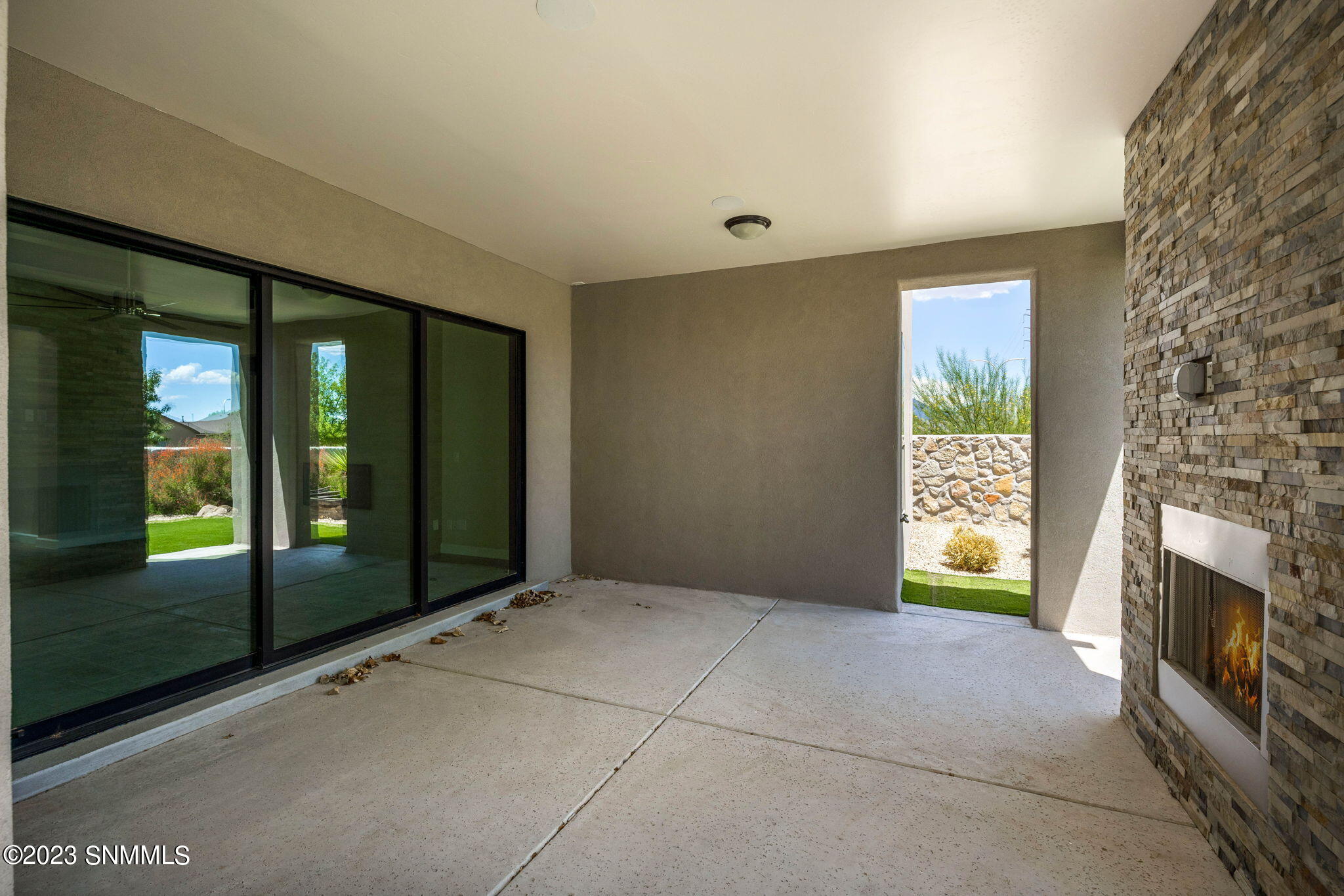 Las Cruces, New Mexico 88012, United States, 4 Bedrooms Bedrooms, ,3 BathroomsBathrooms,Residential,Pending,71258