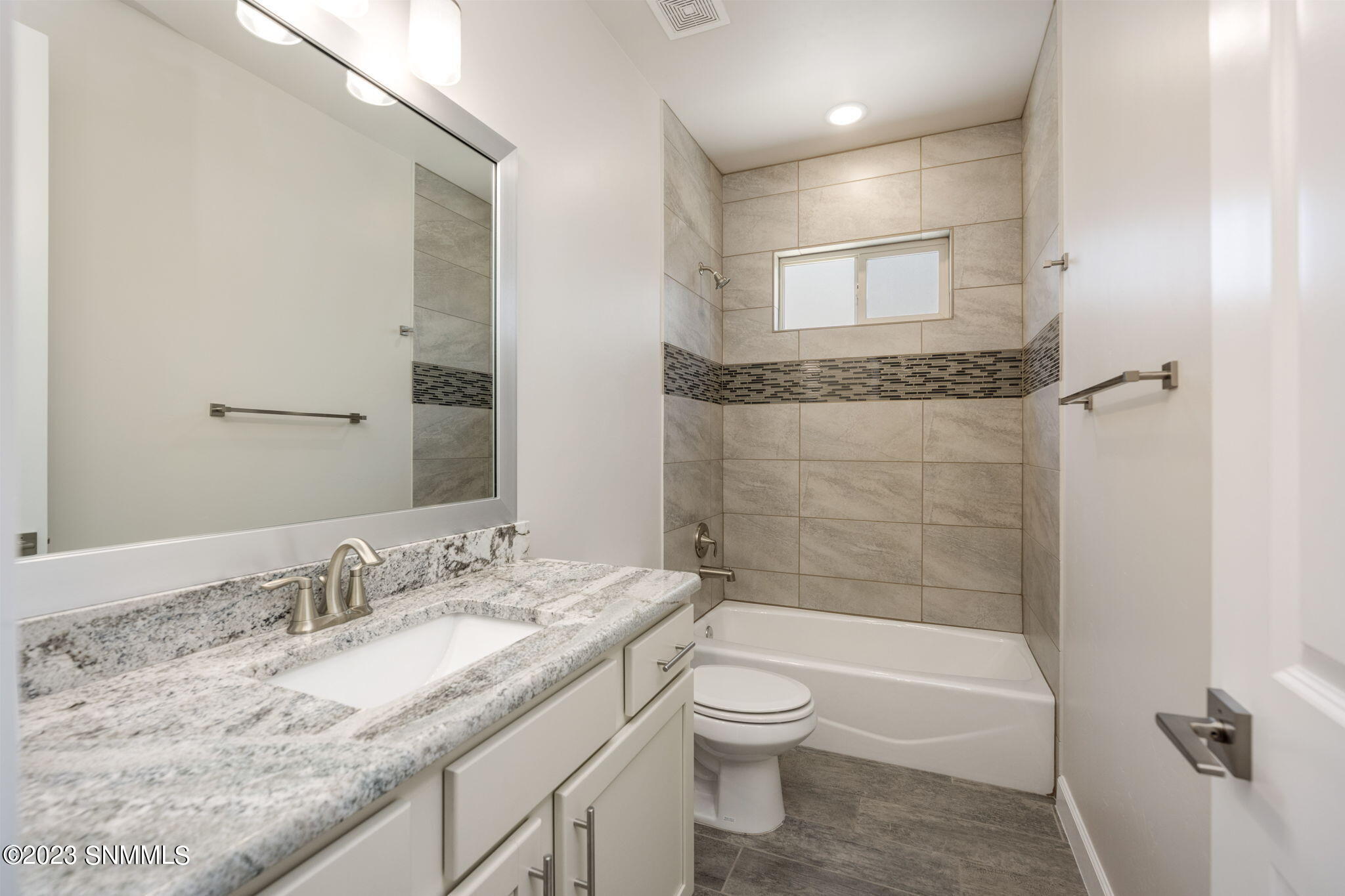 Las Cruces, New Mexico 88012, United States, 4 Bedrooms Bedrooms, ,3 BathroomsBathrooms,Residential,Pending,71258