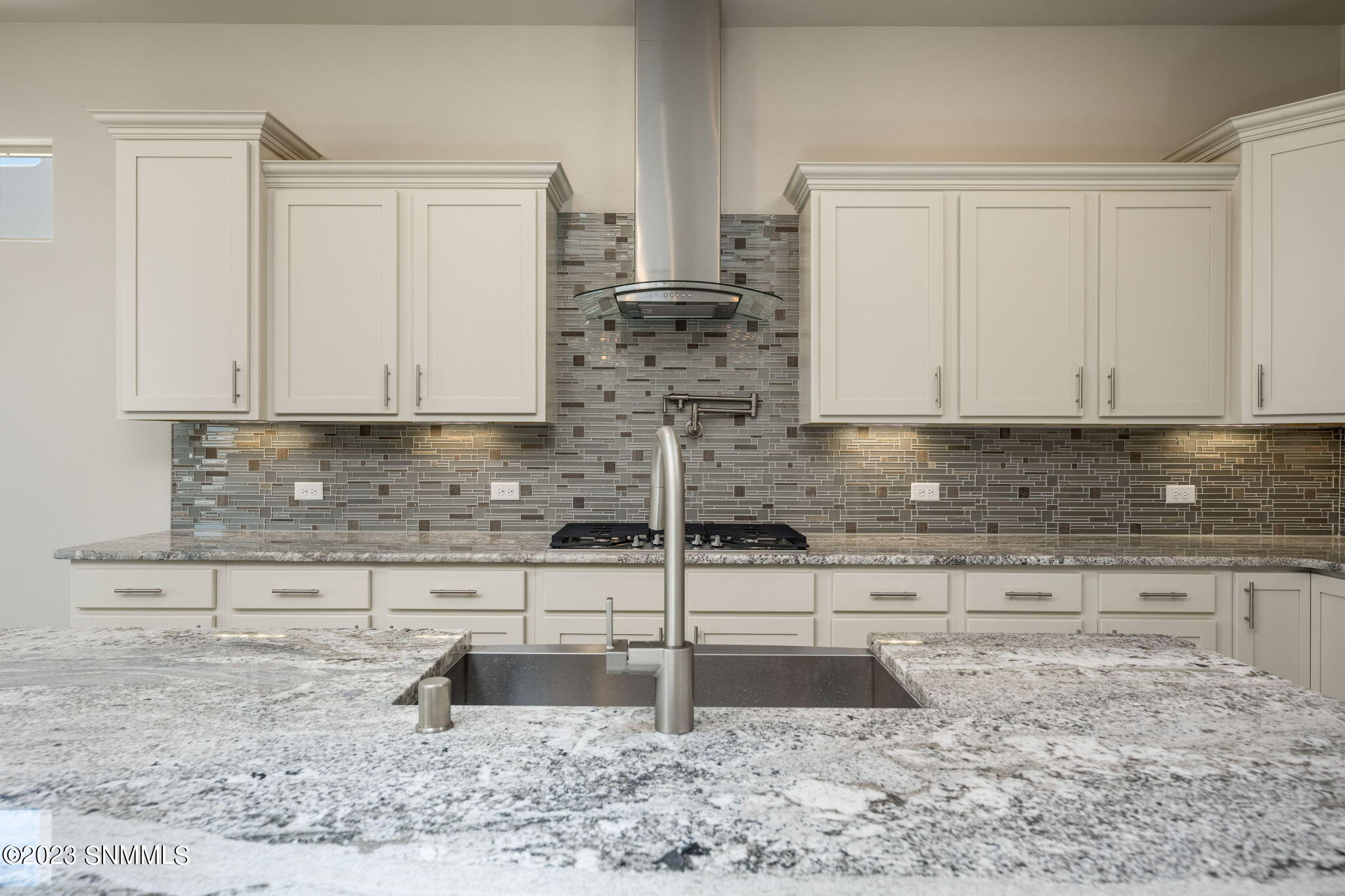 Las Cruces, New Mexico 88012, United States, 4 Bedrooms Bedrooms, ,3 BathroomsBathrooms,Residential,Pending,71258