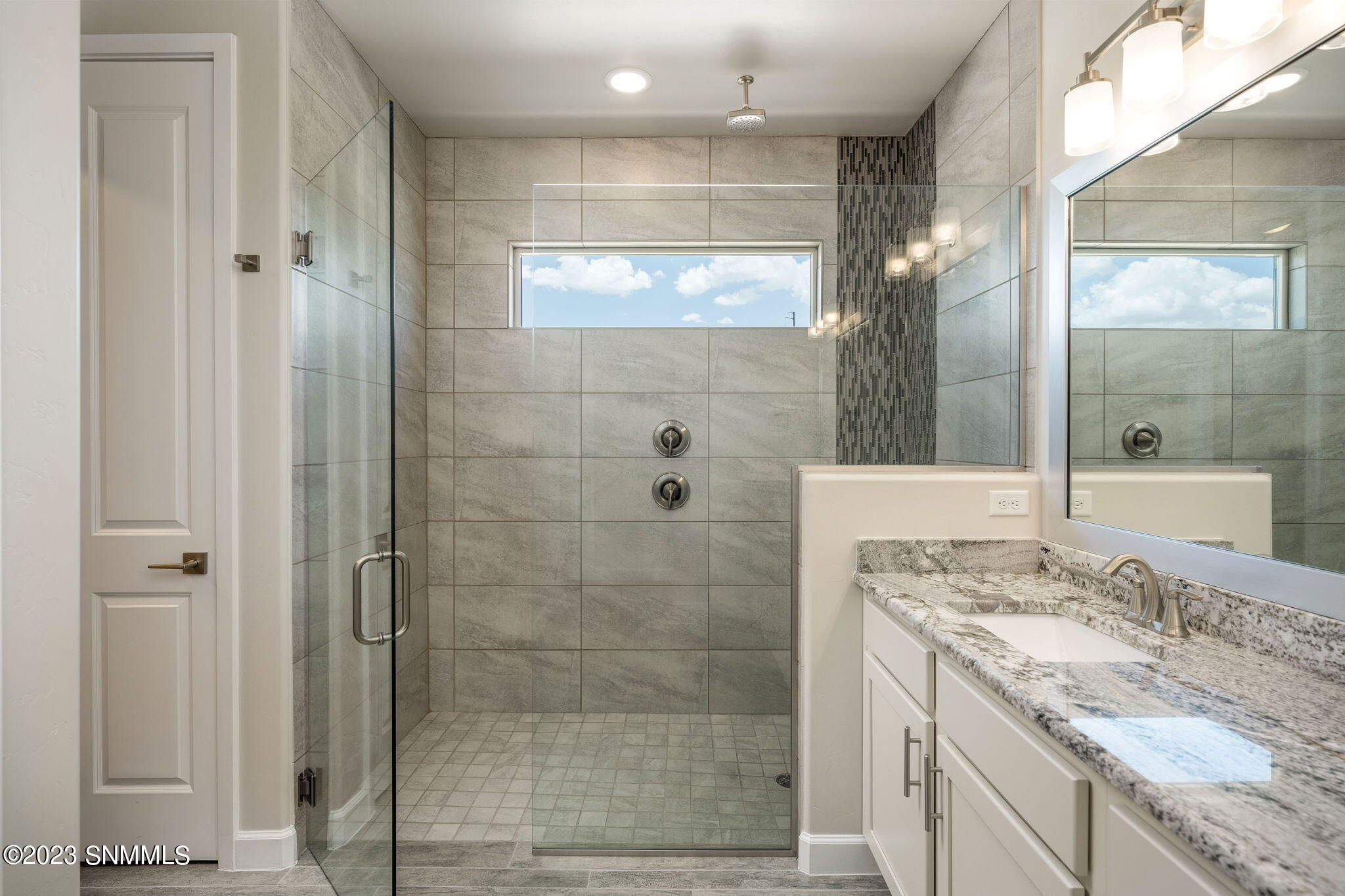 Las Cruces, New Mexico 88012, United States, 4 Bedrooms Bedrooms, ,3 BathroomsBathrooms,Residential,Pending,71258