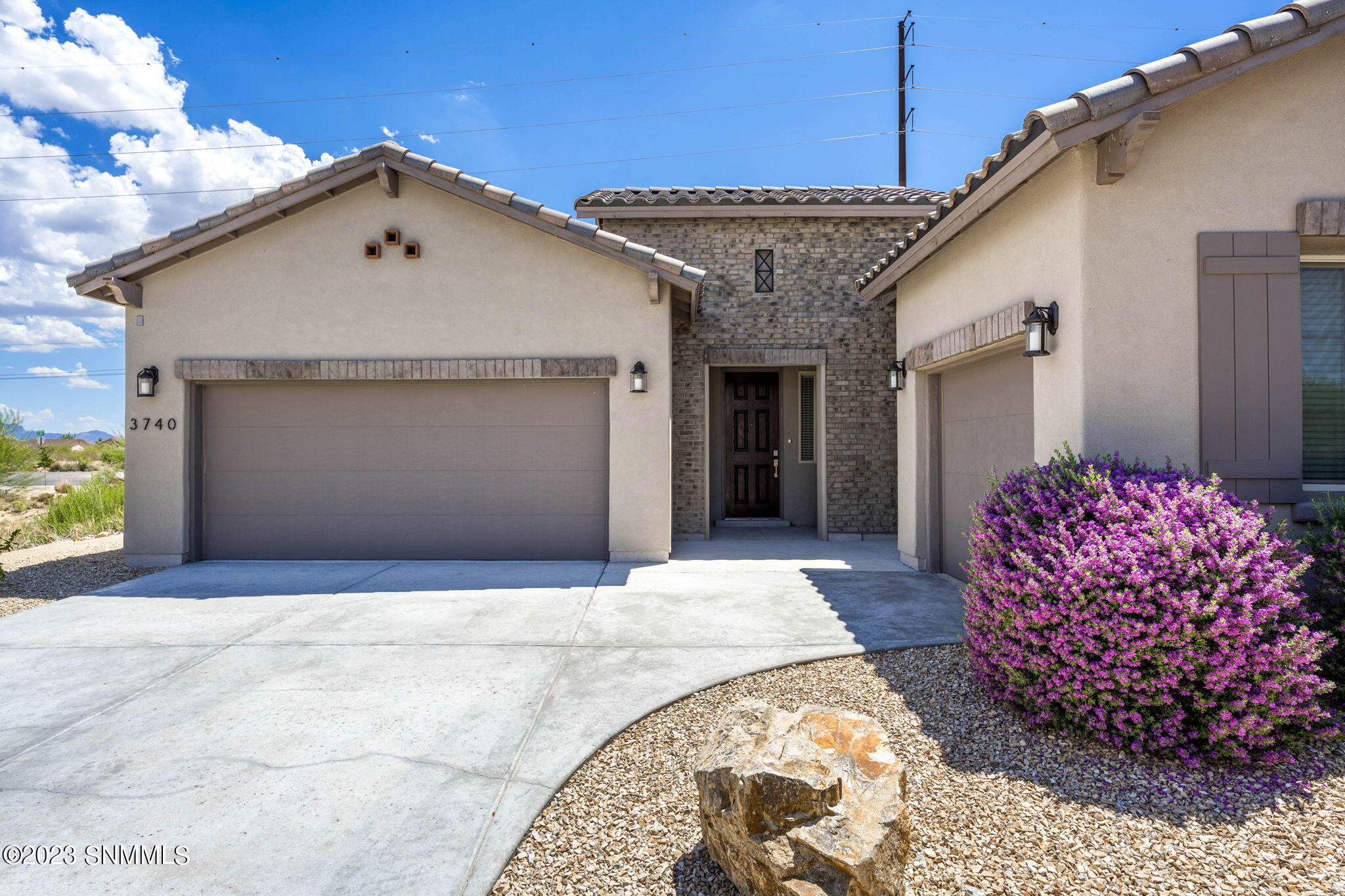 Las Cruces, New Mexico 88012, United States, 4 Bedrooms Bedrooms, ,3 BathroomsBathrooms,Residential,Pending,71258