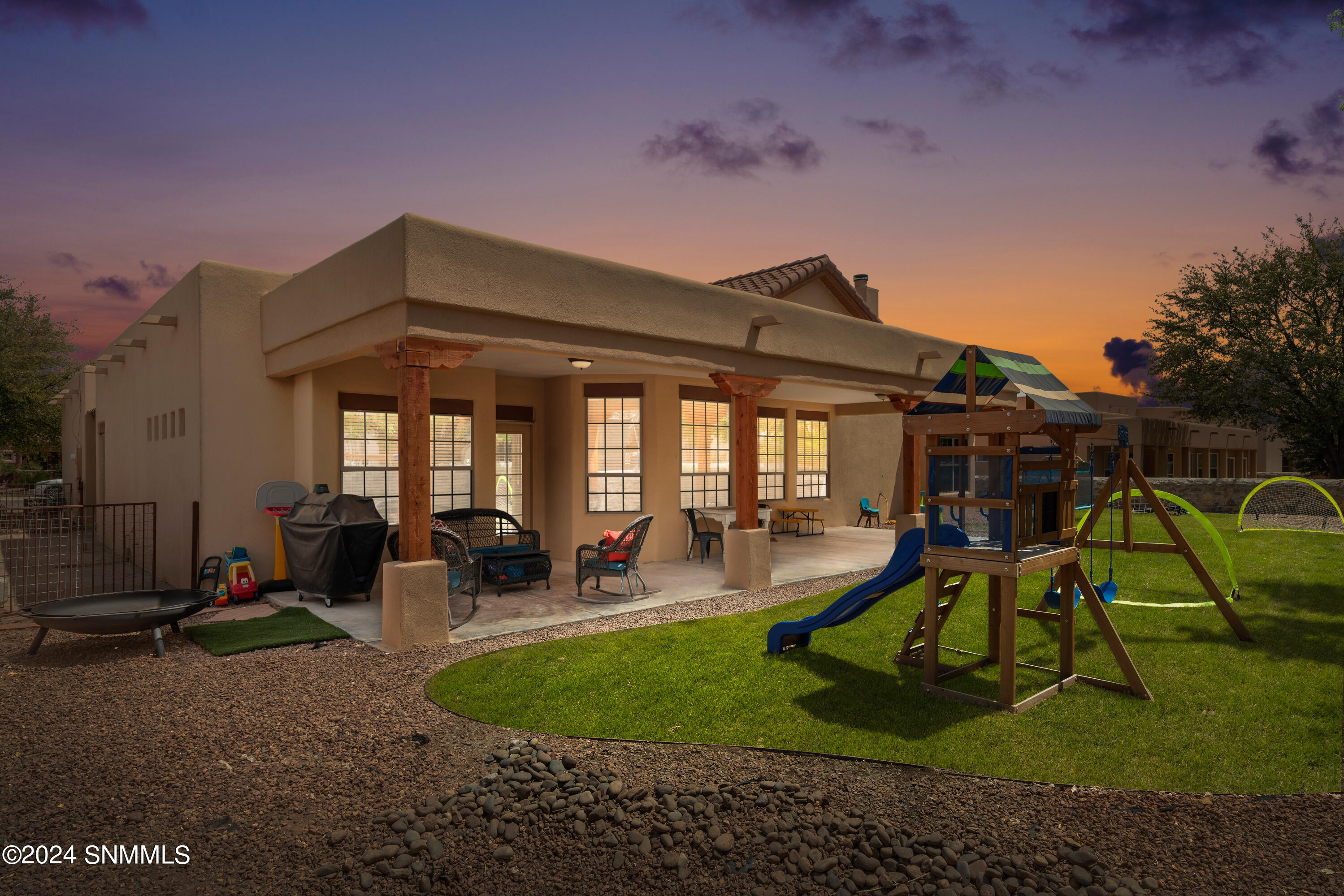 Las Cruces, New Mexico 88005, United States, 3 Bedrooms Bedrooms, ,3 BathroomsBathrooms,Residential,Pending,60701