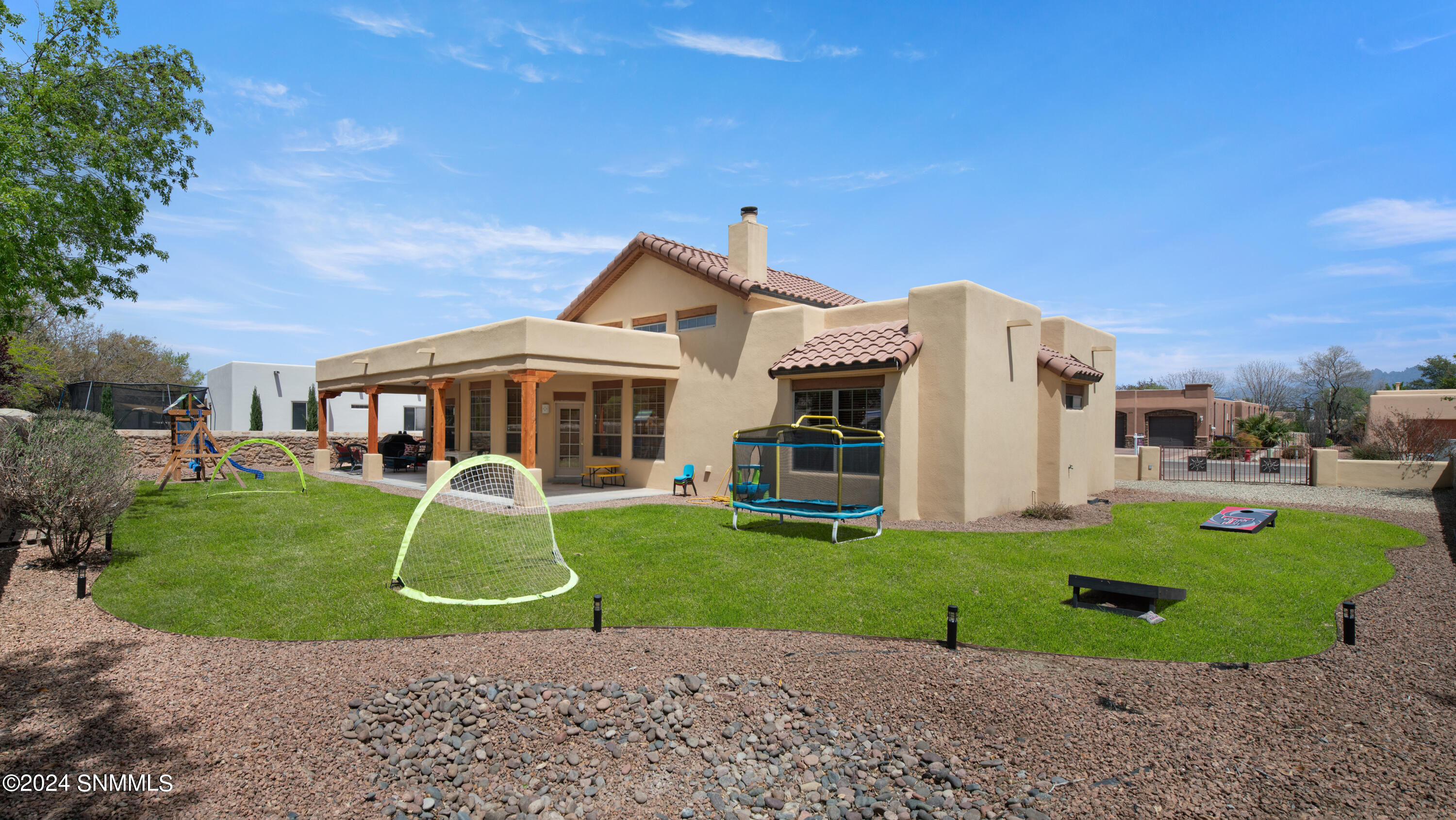 Las Cruces, New Mexico 88005, United States, 3 Bedrooms Bedrooms, ,3 BathroomsBathrooms,Residential,Pending,60701