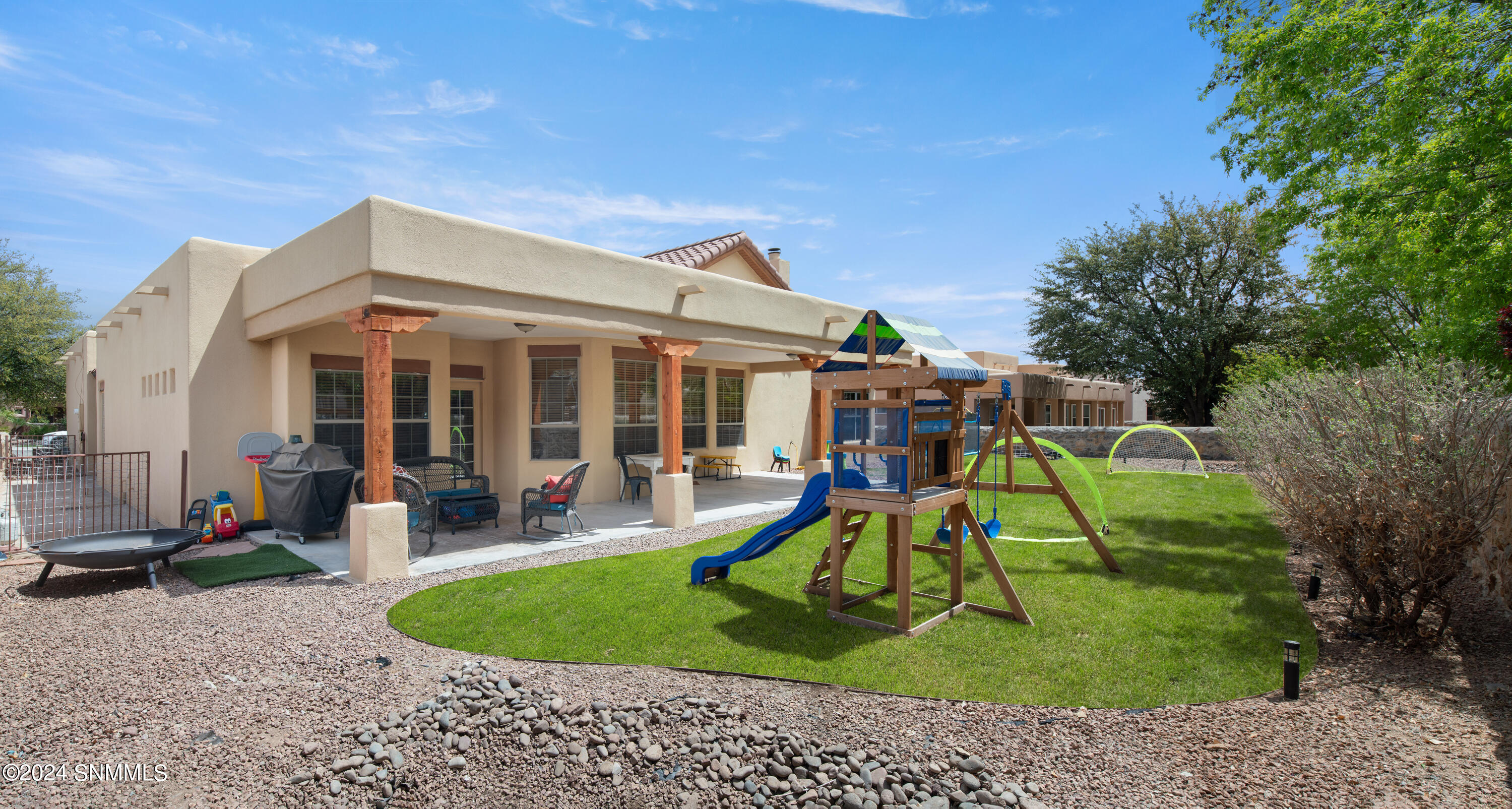 Las Cruces, New Mexico 88005, United States, 3 Bedrooms Bedrooms, ,3 BathroomsBathrooms,Residential,Pending,60701