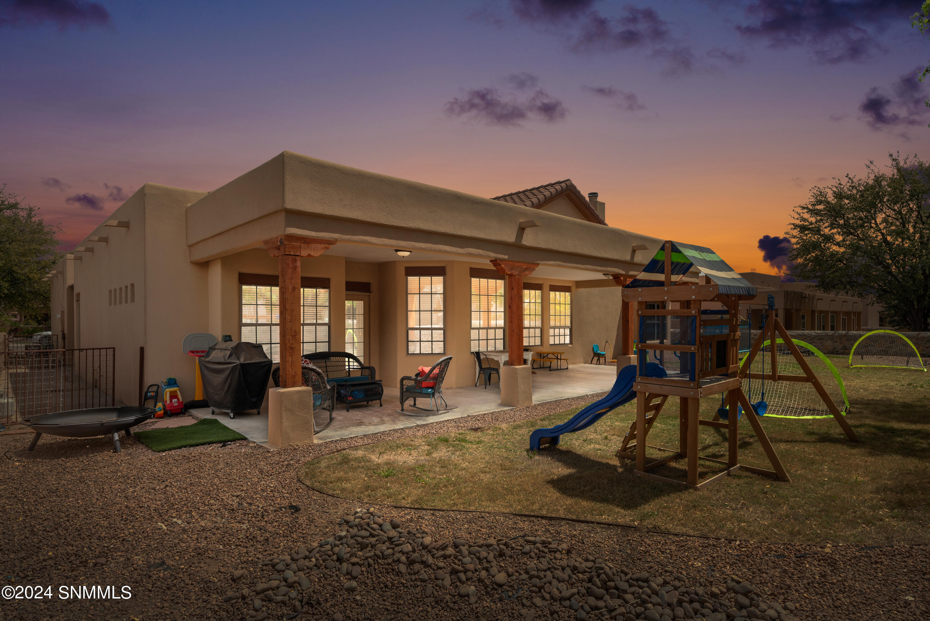 Las Cruces, New Mexico 88005, United States, 3 Bedrooms Bedrooms, ,3 BathroomsBathrooms,Residential,Pending,60701