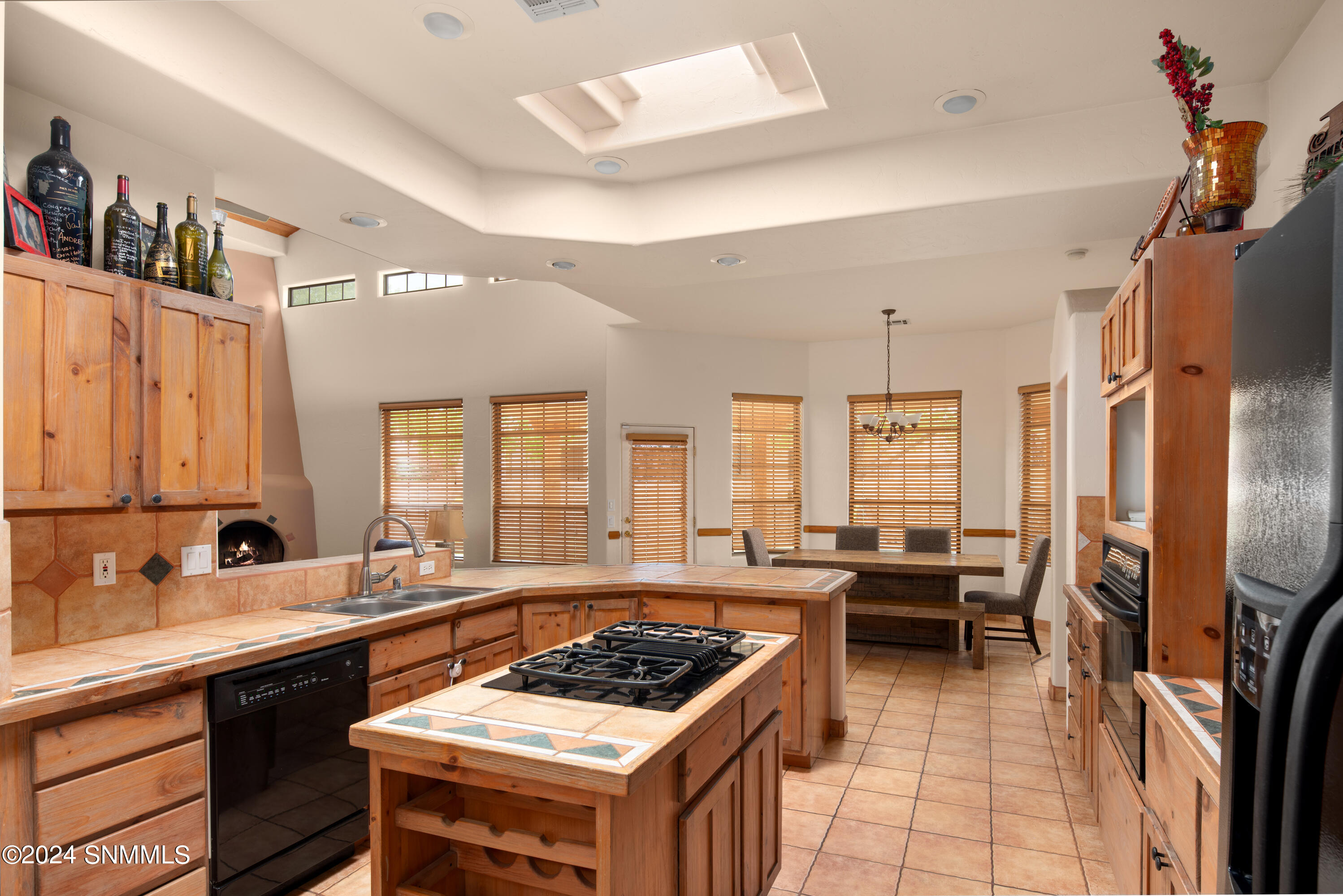 Las Cruces, New Mexico 88005, United States, 3 Bedrooms Bedrooms, ,3 BathroomsBathrooms,Residential,Pending,60701