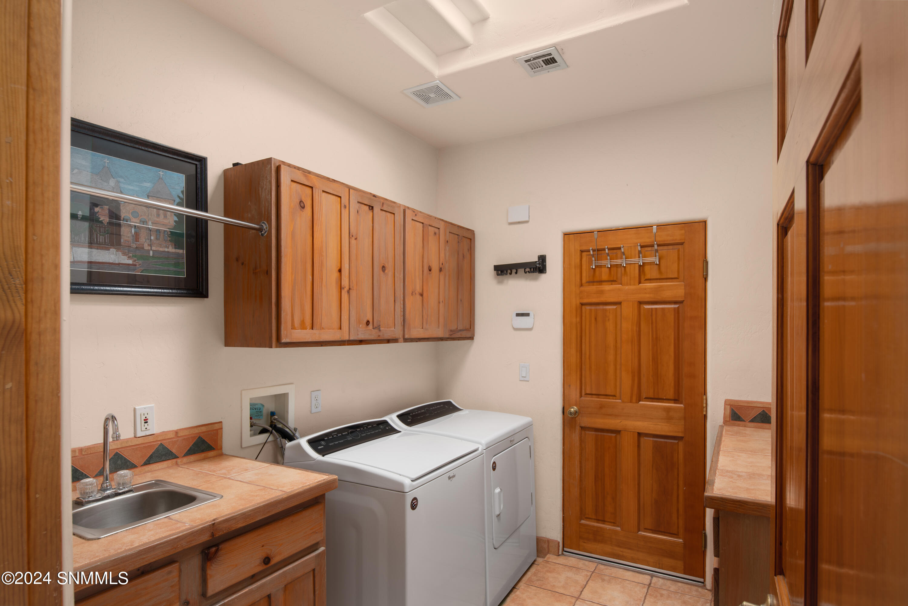 Las Cruces, New Mexico 88005, United States, 3 Bedrooms Bedrooms, ,3 BathroomsBathrooms,Residential,Pending,60701