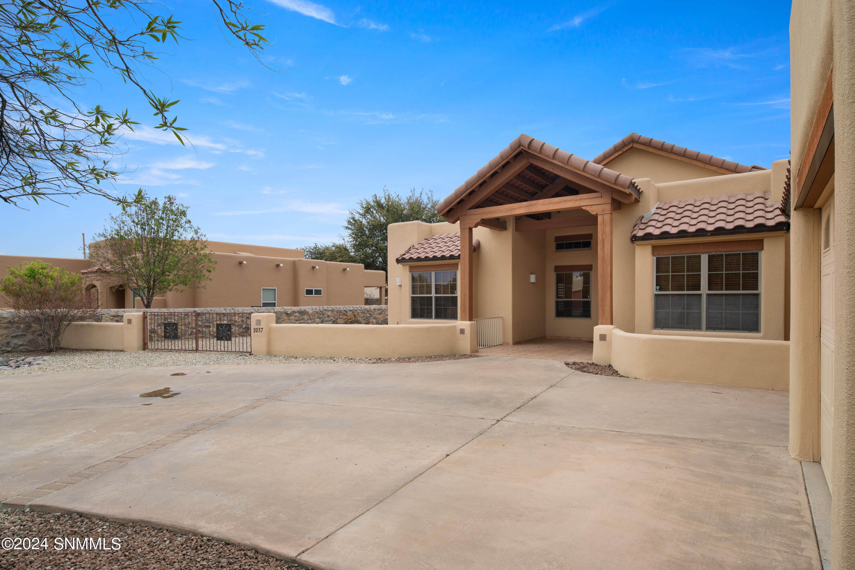 Las Cruces, New Mexico 88005, United States, 3 Bedrooms Bedrooms, ,3 BathroomsBathrooms,Residential,Pending,60701