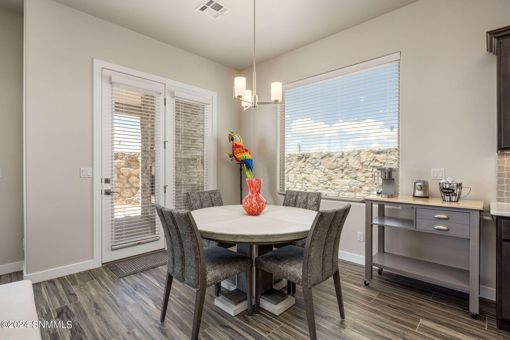 Las Cruces, New Mexico 88012, United States, 4 Bedrooms Bedrooms, ,2 BathroomsBathrooms,Residential,Pending,47768