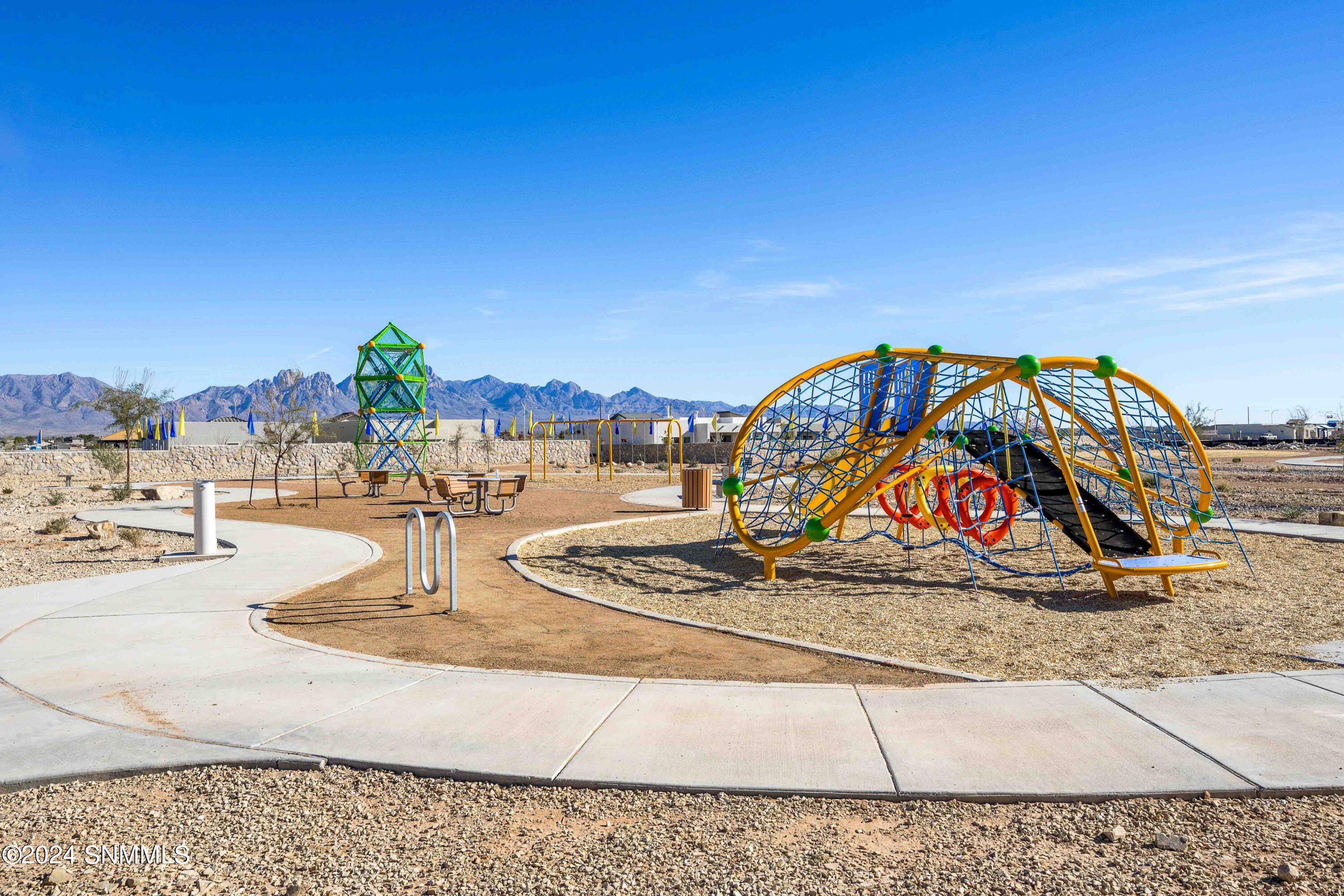 Las Cruces, New Mexico 88012, United States, 4 Bedrooms Bedrooms, ,2 BathroomsBathrooms,Residential,Pending,47768