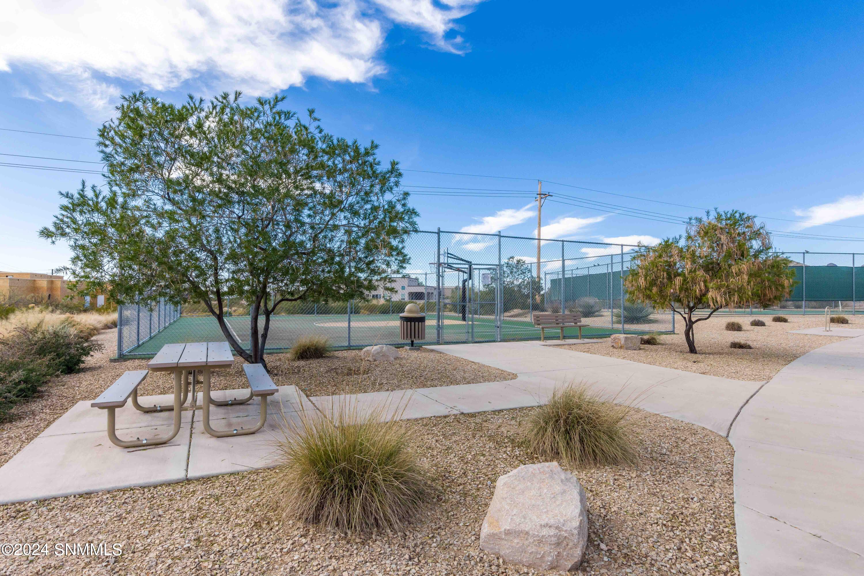 Las Cruces, New Mexico 88012, United States, 4 Bedrooms Bedrooms, ,2 BathroomsBathrooms,Residential,Pending,47768