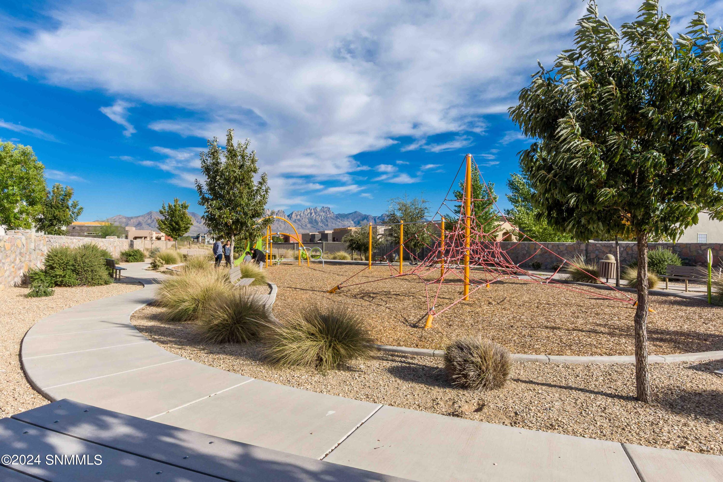 Las Cruces, New Mexico 88012, United States, 4 Bedrooms Bedrooms, ,2 BathroomsBathrooms,Residential,Pending,47768