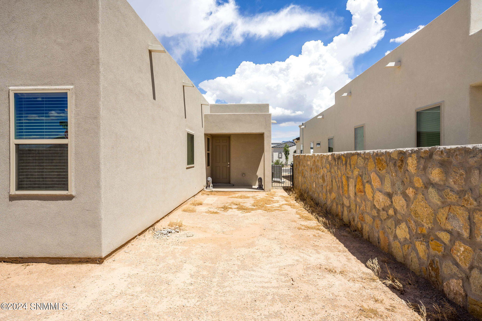 Las Cruces, New Mexico 88012, United States, 4 Bedrooms Bedrooms, ,2 BathroomsBathrooms,Residential,Pending,47768