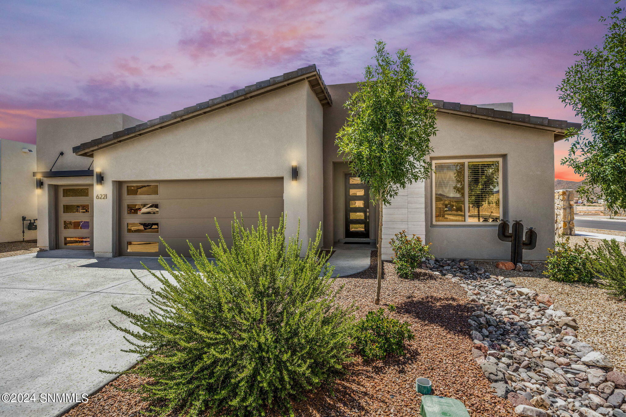 Las Cruces, New Mexico 88012, United States, 4 Bedrooms Bedrooms, ,2 BathroomsBathrooms,Residential,Pending,47768