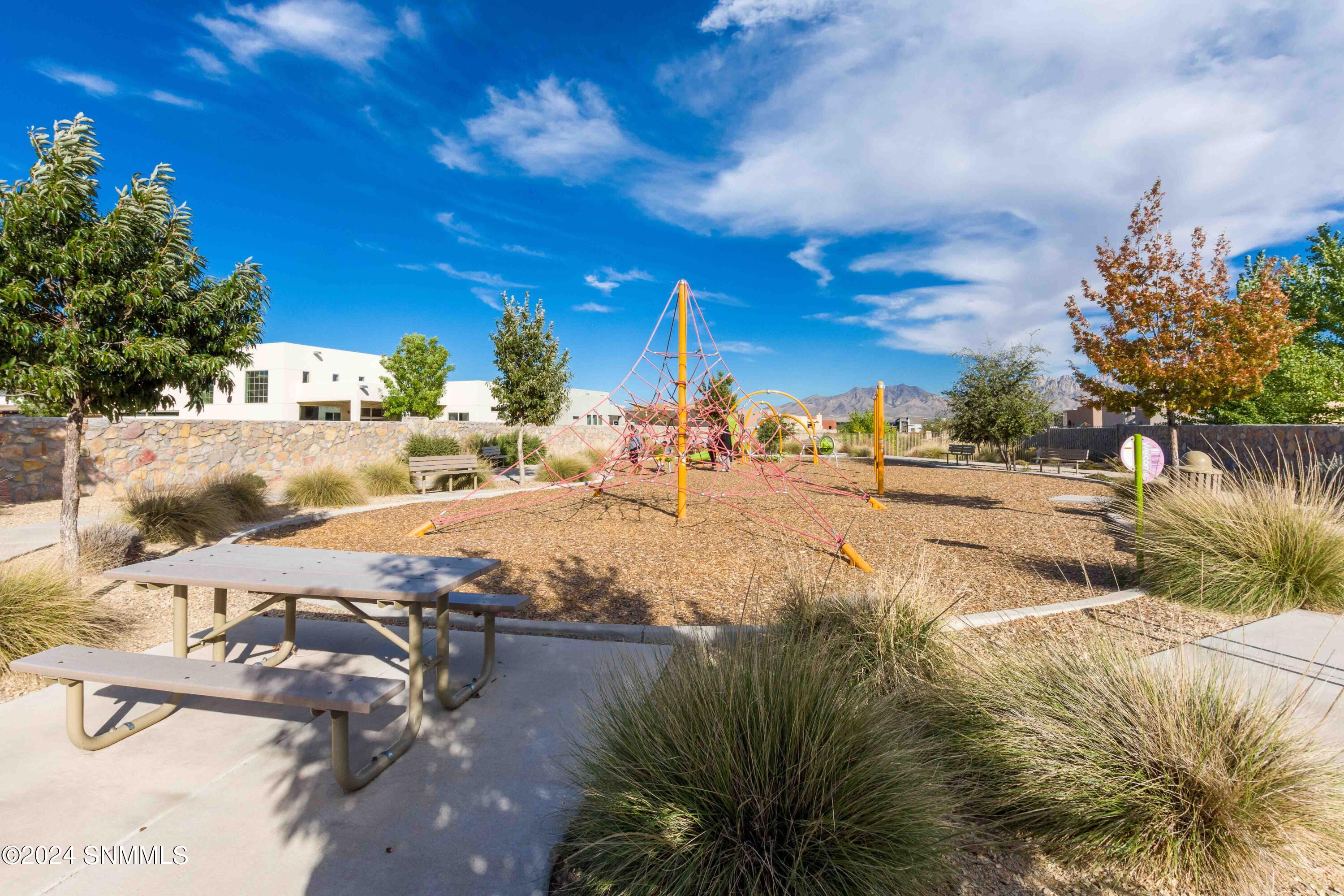 Las Cruces, New Mexico 88012, United States, 4 Bedrooms Bedrooms, ,2 BathroomsBathrooms,Residential,Pending,47768