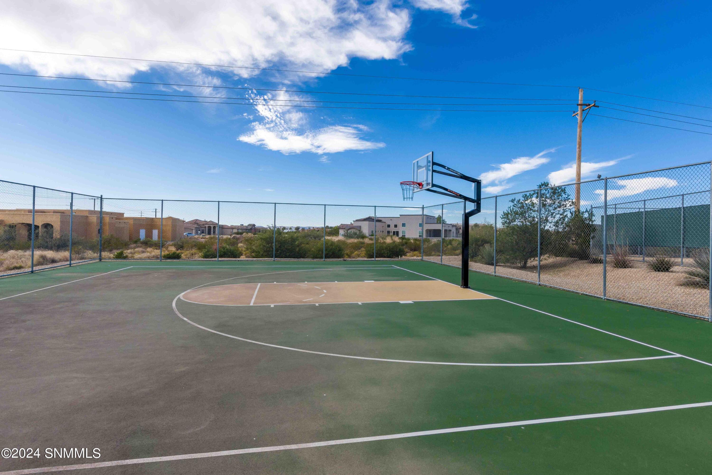 Las Cruces, New Mexico 88012, United States, 4 Bedrooms Bedrooms, ,2 BathroomsBathrooms,Residential,Pending,47768