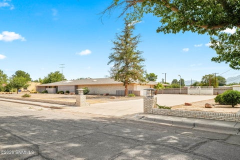 Homes For Sale - 2035 Turrentine Drive<br/> Las Cruces, NM 88005