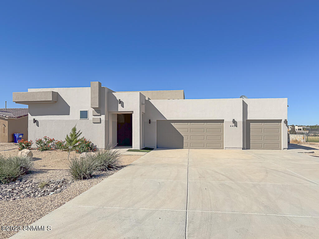 Las Cruces, New Mexico 88005, United States, 4 Bedrooms Bedrooms, ,3 BathroomsBathrooms,Residential,Pending,69260