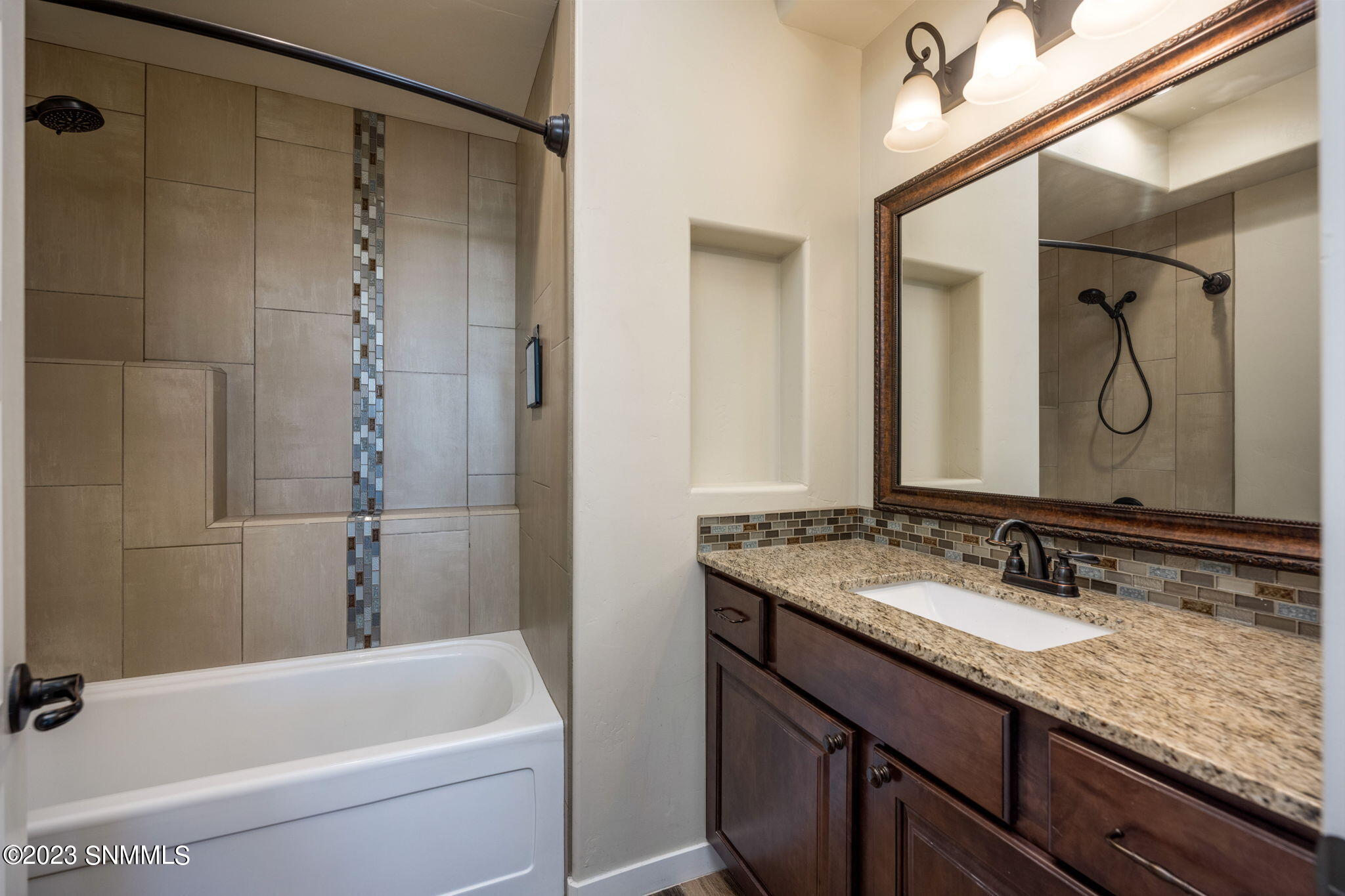 Las Cruces, New Mexico 88005, United States, 4 Bedrooms Bedrooms, ,3 BathroomsBathrooms,Residential,Pending,69260