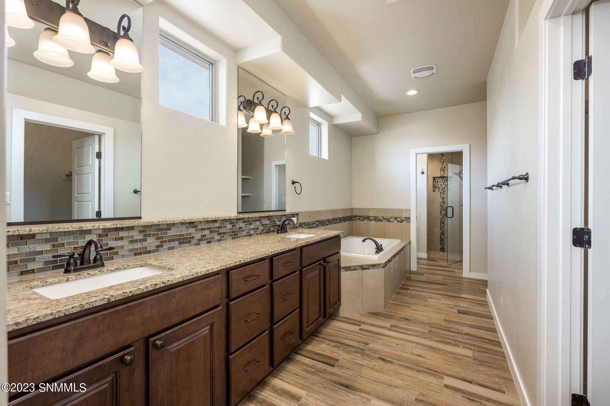 Las Cruces, New Mexico 88005, United States, 4 Bedrooms Bedrooms, ,3 BathroomsBathrooms,Residential,Pending,69260