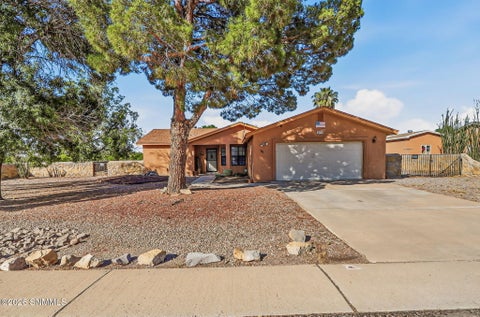 Homes For Sale - 4015 Acala Street<br/> Las Cruces, NM 88005
