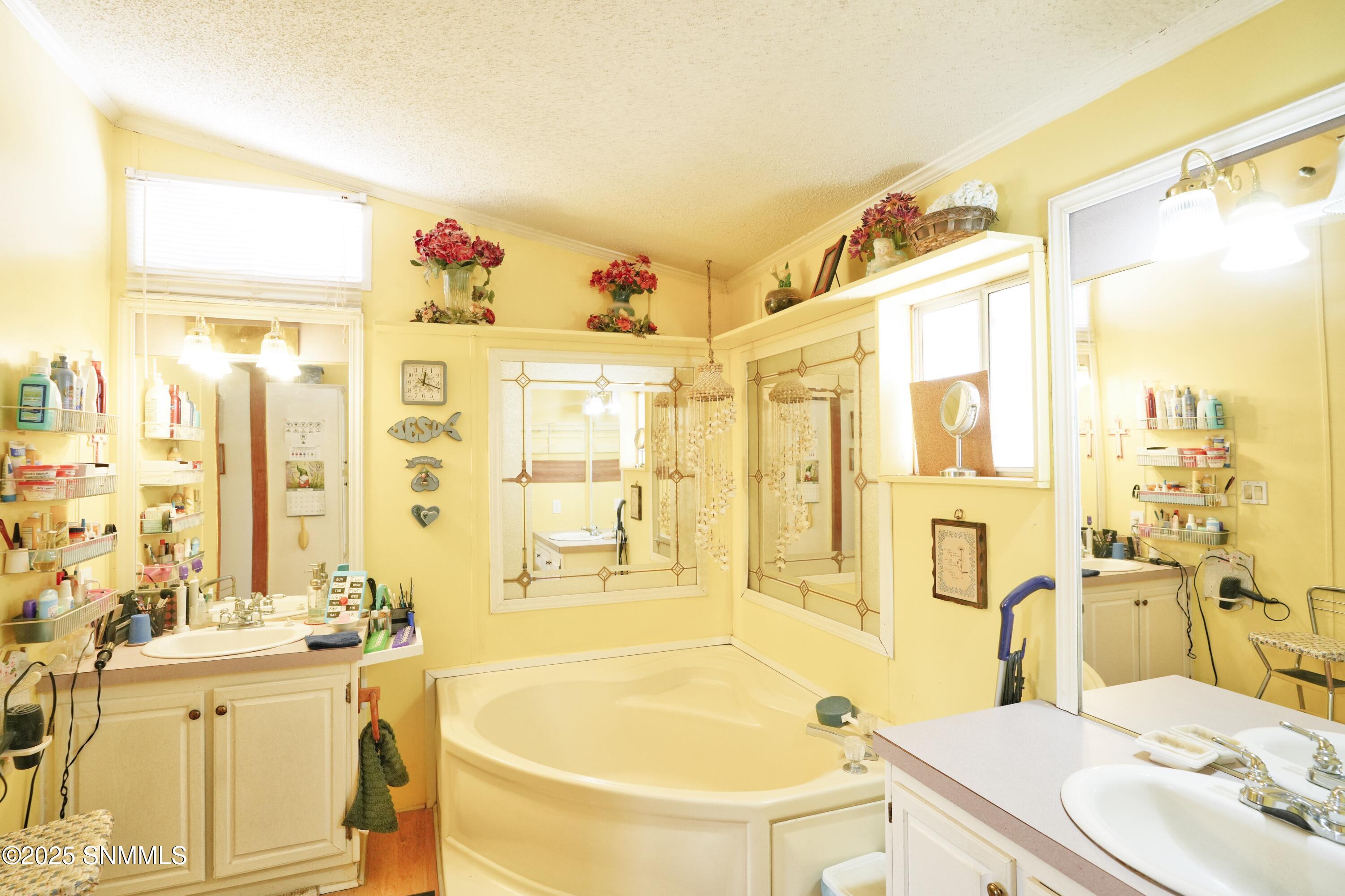 9010 Red Roof Court, Las Cruces, New York image 41