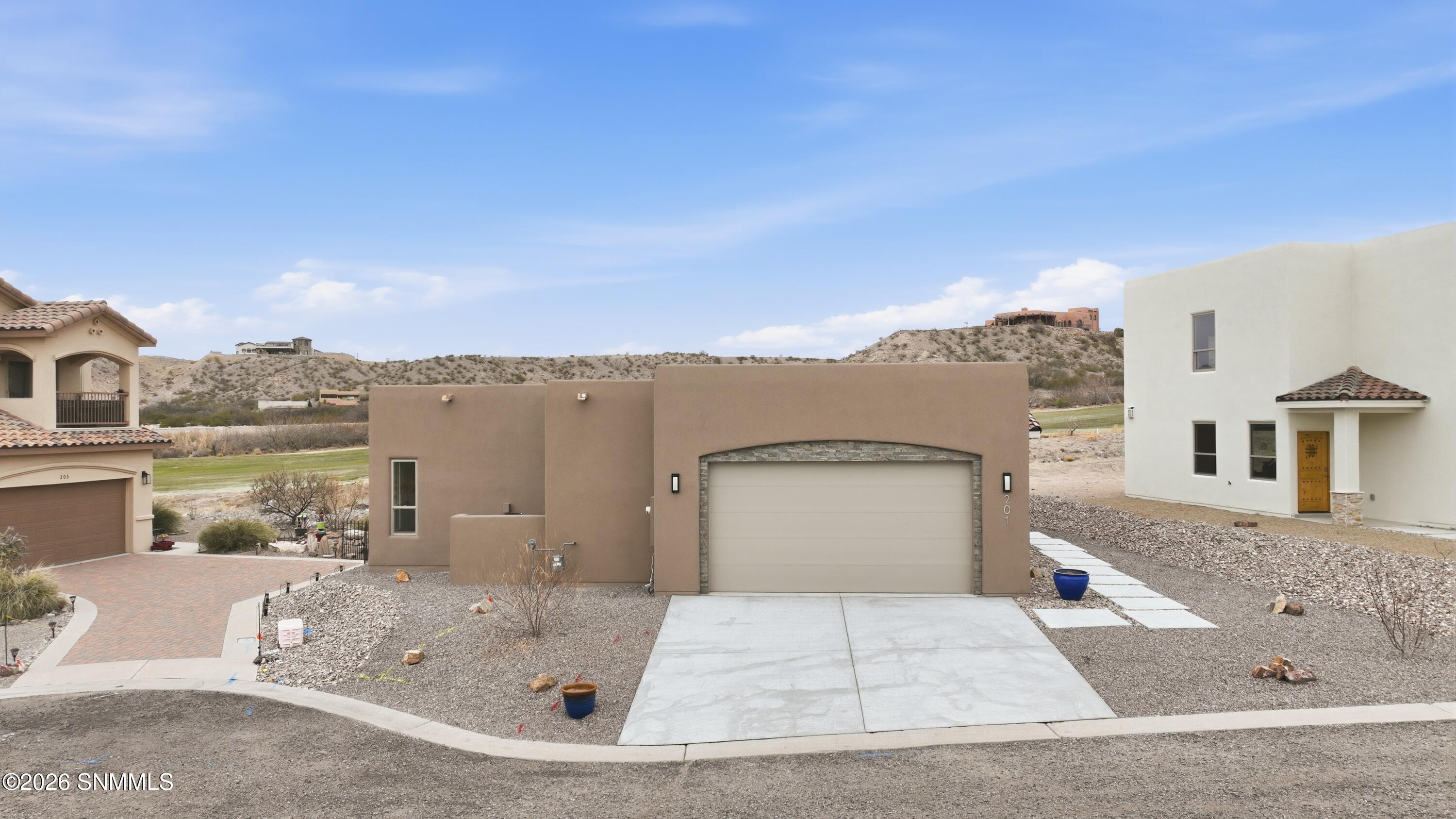 201 Las Cruces - Photo 2