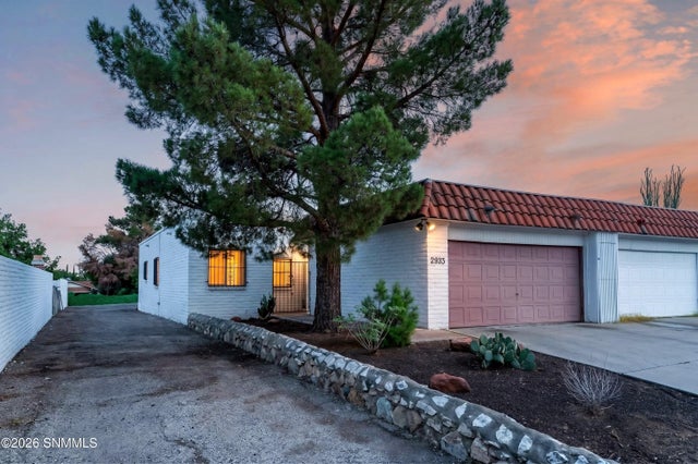 2933 Valle Vista