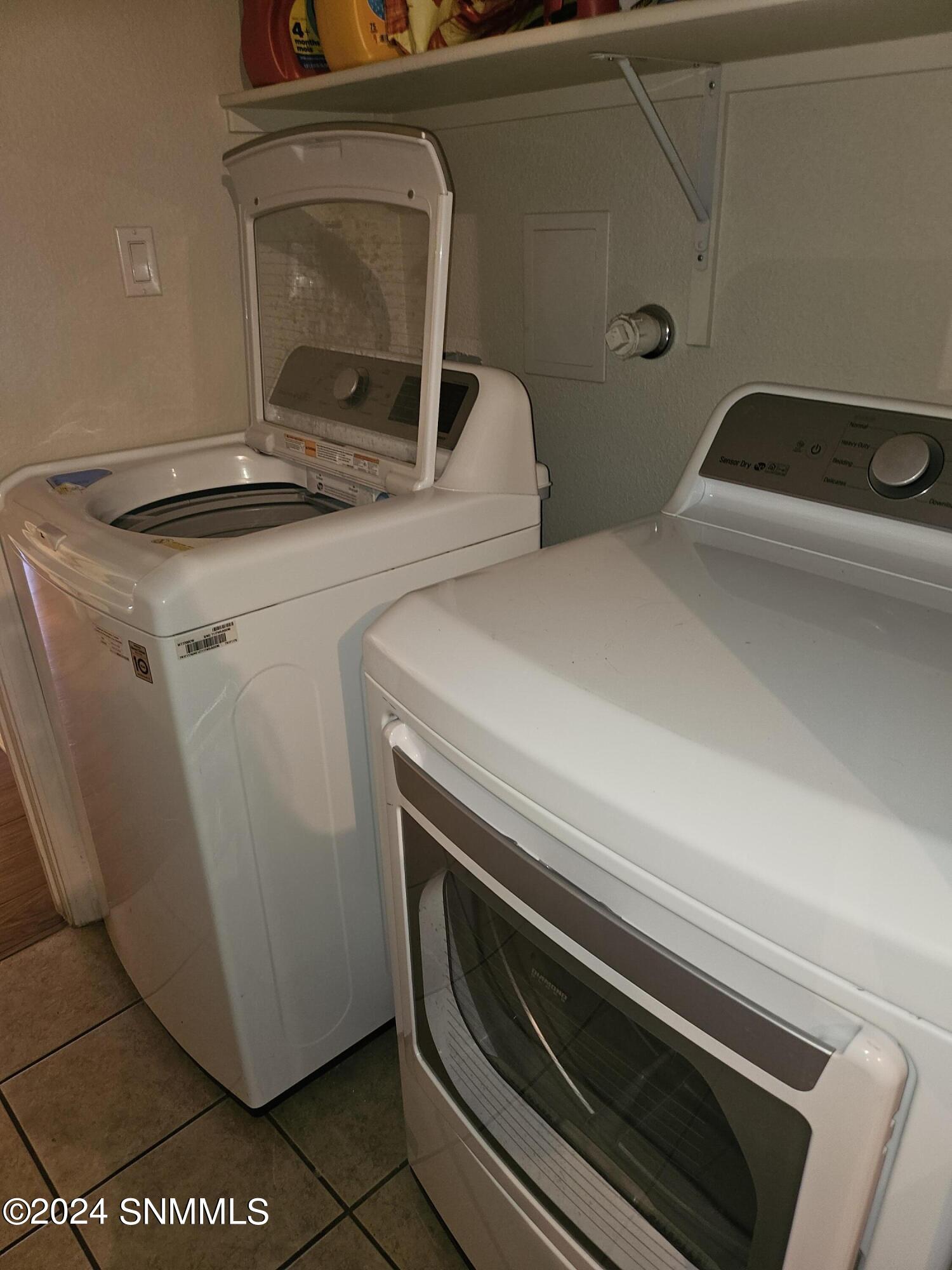 Las Cruces, New Mexico 88011, United States, 3 Bedrooms Bedrooms, ,2 BathroomsBathrooms,Residential,Active,44543