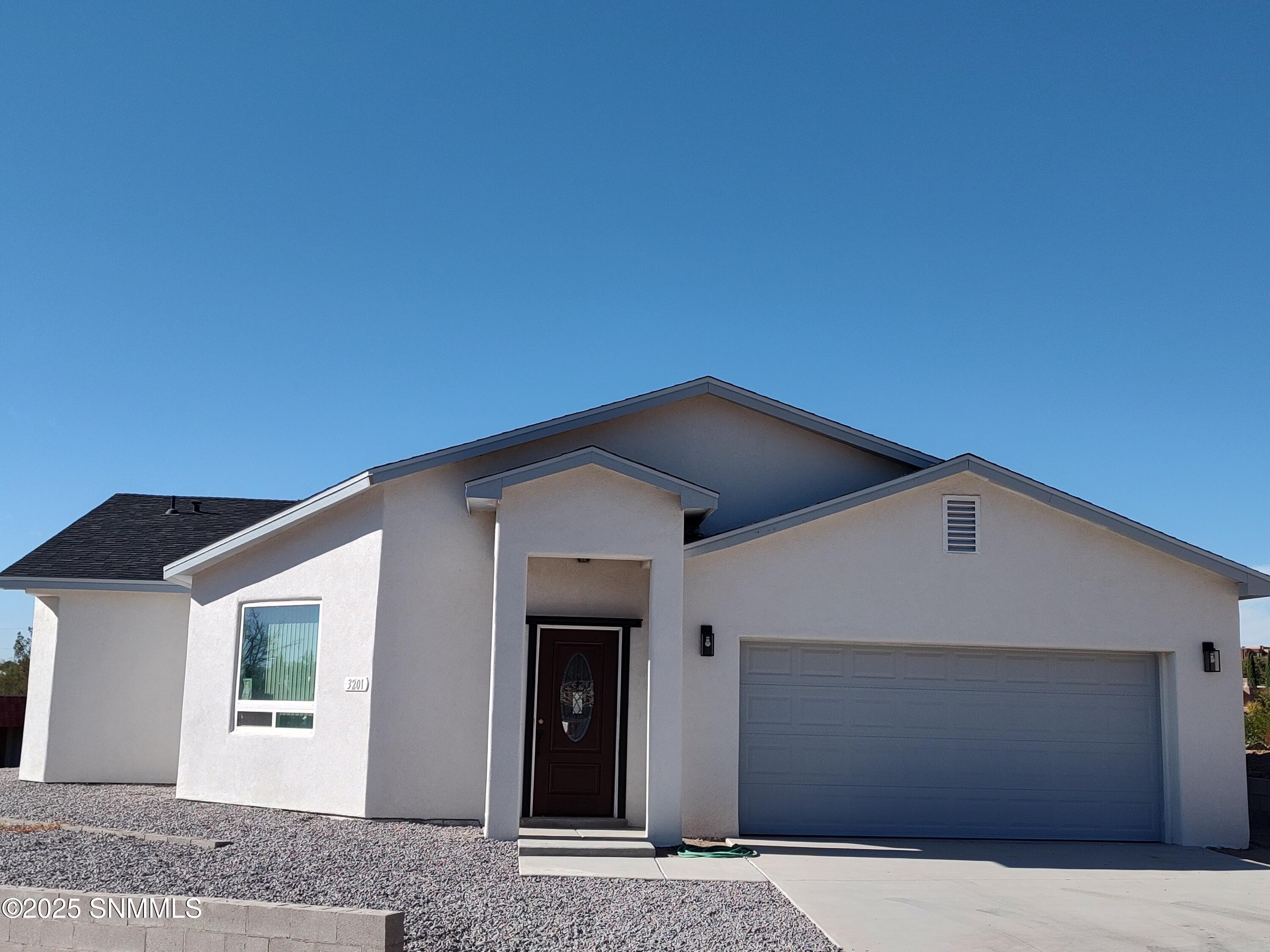 3201 Dyer Street, Las Cruces, New York image 1