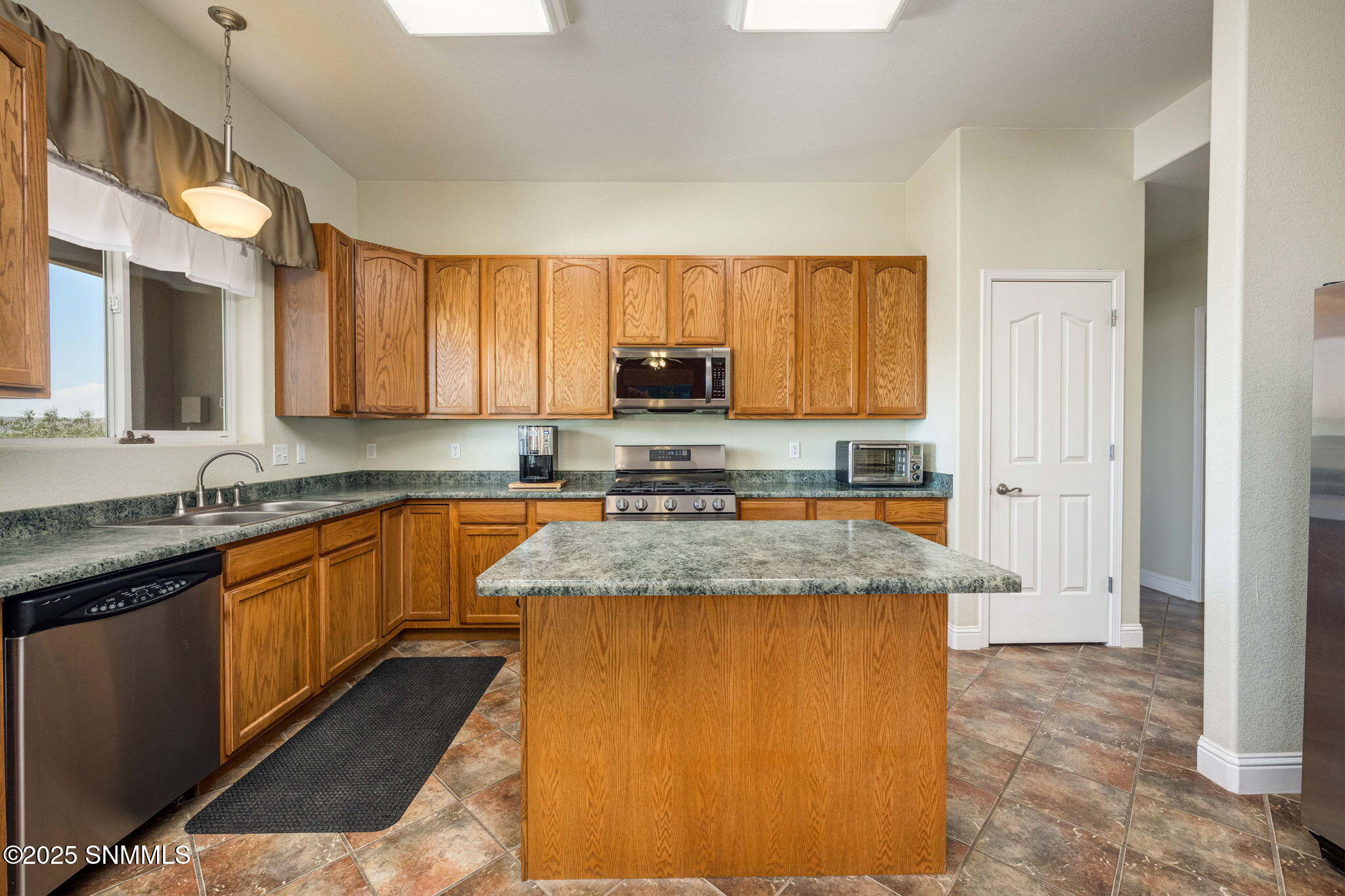 121 W Edgewater Court, Rincon, New York image 13