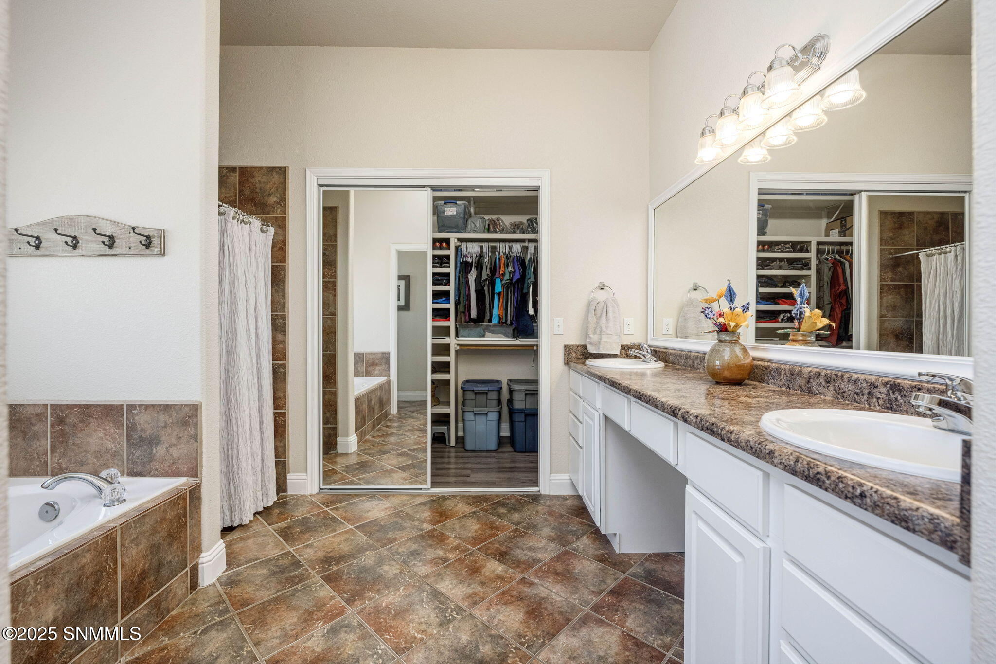 121 W Edgewater Court, Rincon, New York image 22