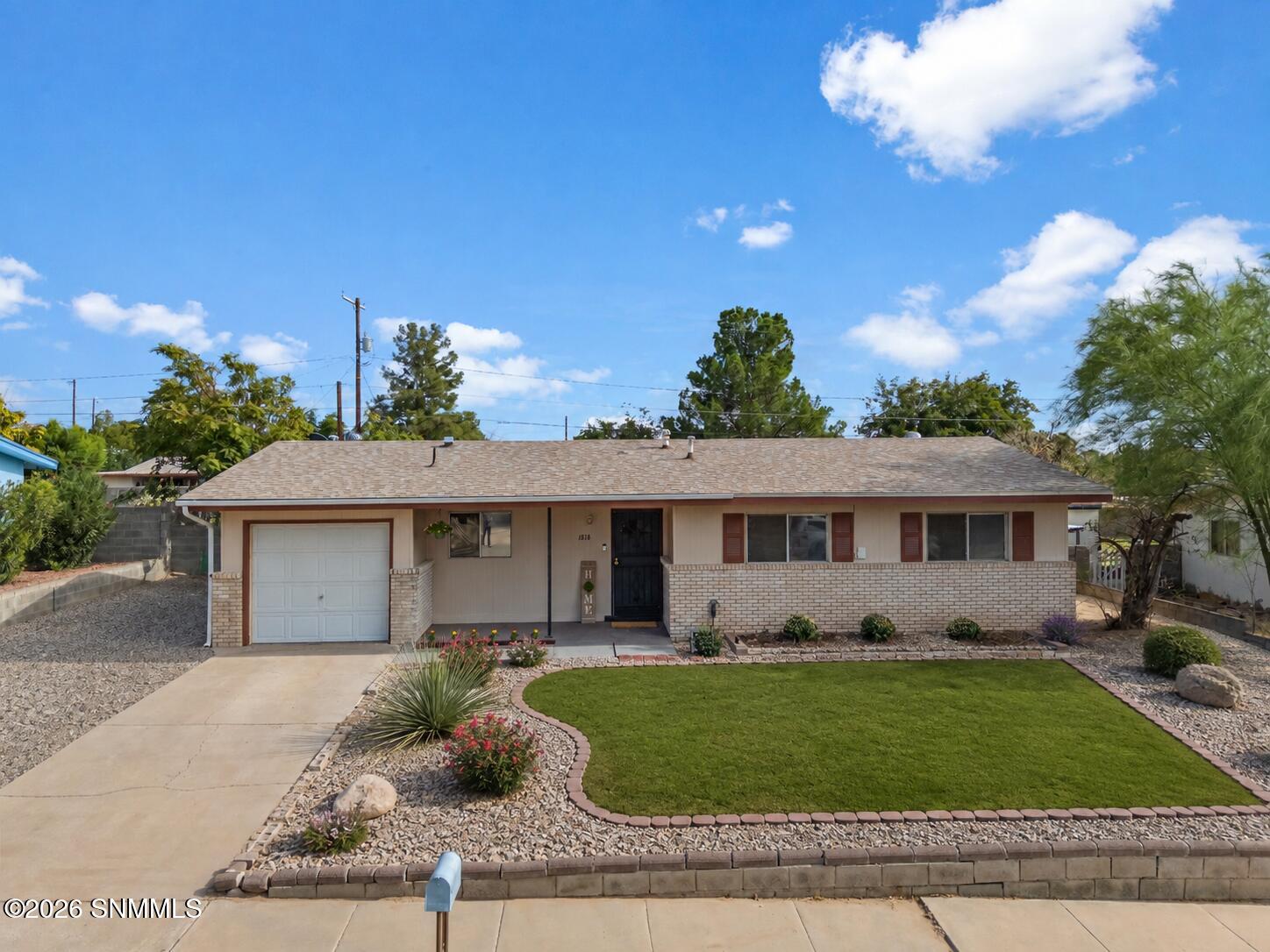 1818 Louise Circle - Photo 2