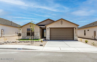 Las Cruces, New Mexico 88011, United States, 3 Bedrooms Bedrooms, ,2 BathroomsBathrooms,Residential,Active,91897