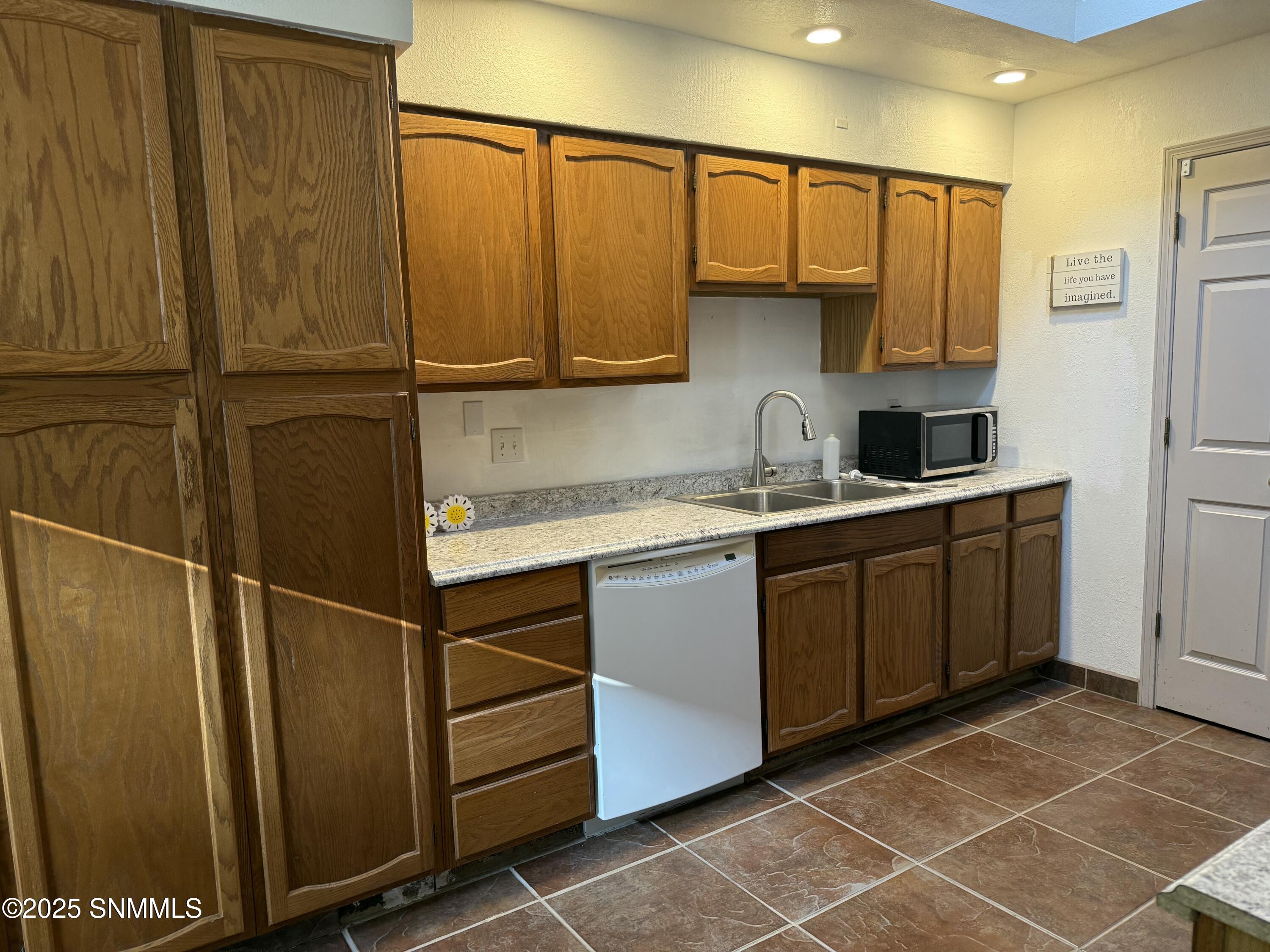 Las Cruces, New Mexico 88012, United States, 3 Bedrooms Bedrooms, ,2 BathroomsBathrooms,Residential,Active,243356