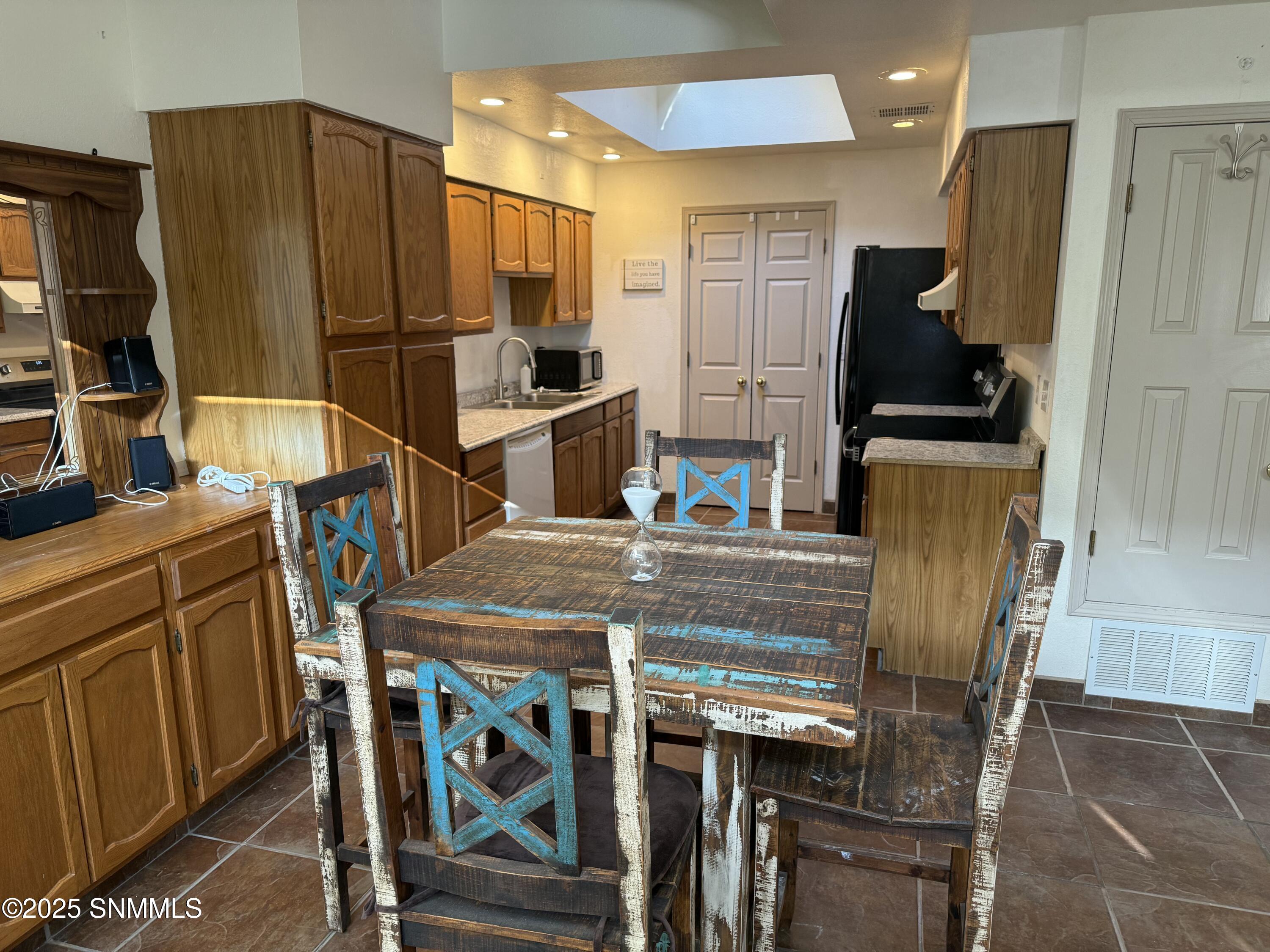 Las Cruces, New Mexico 88012, United States, 3 Bedrooms Bedrooms, ,2 BathroomsBathrooms,Residential,Active,243356