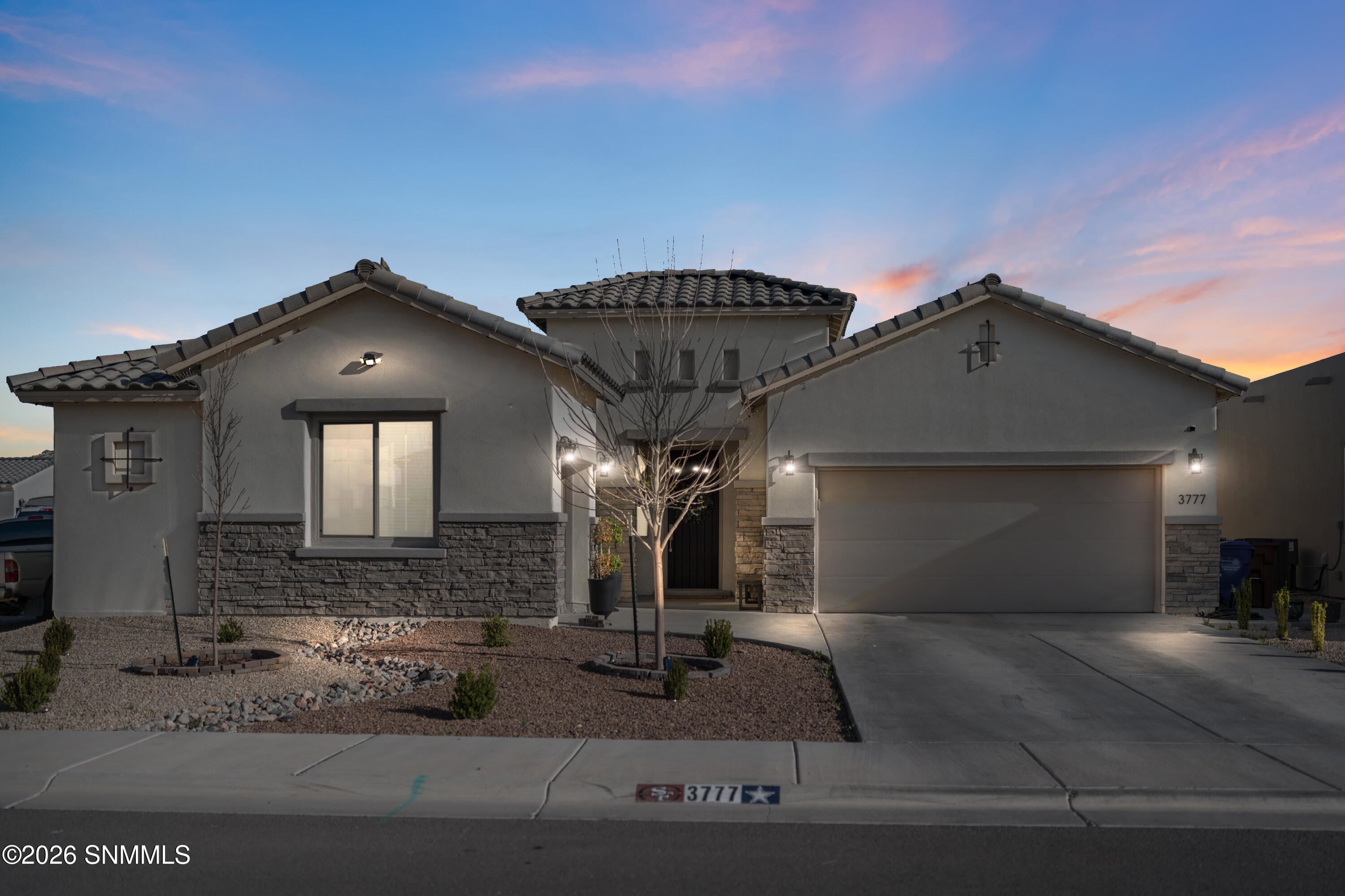 3777 Nightingale Avenue - Photo 2
